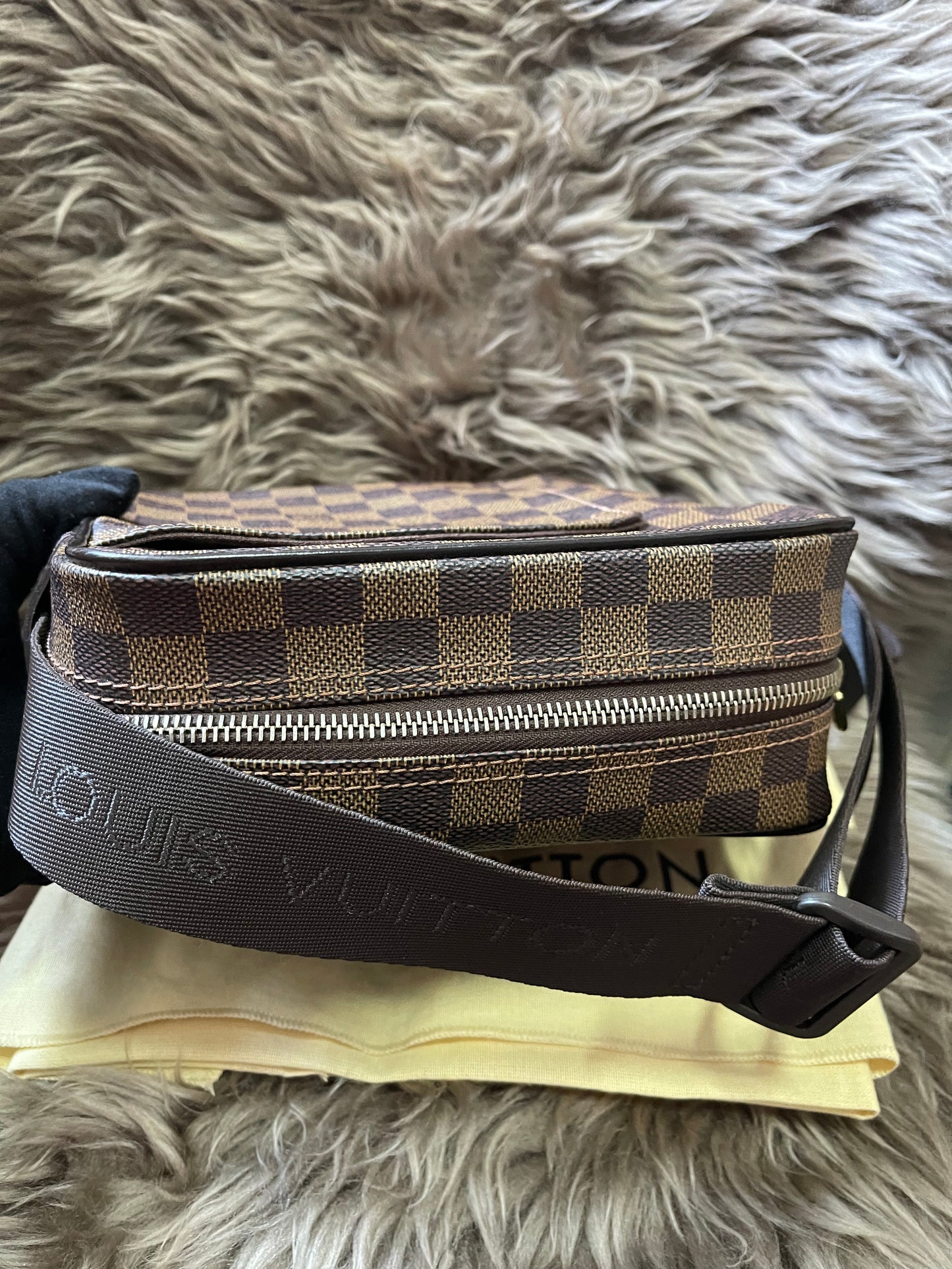 BIG DROP!! Preloved Louis Vuitton 2004 Olav PM shoulder bag