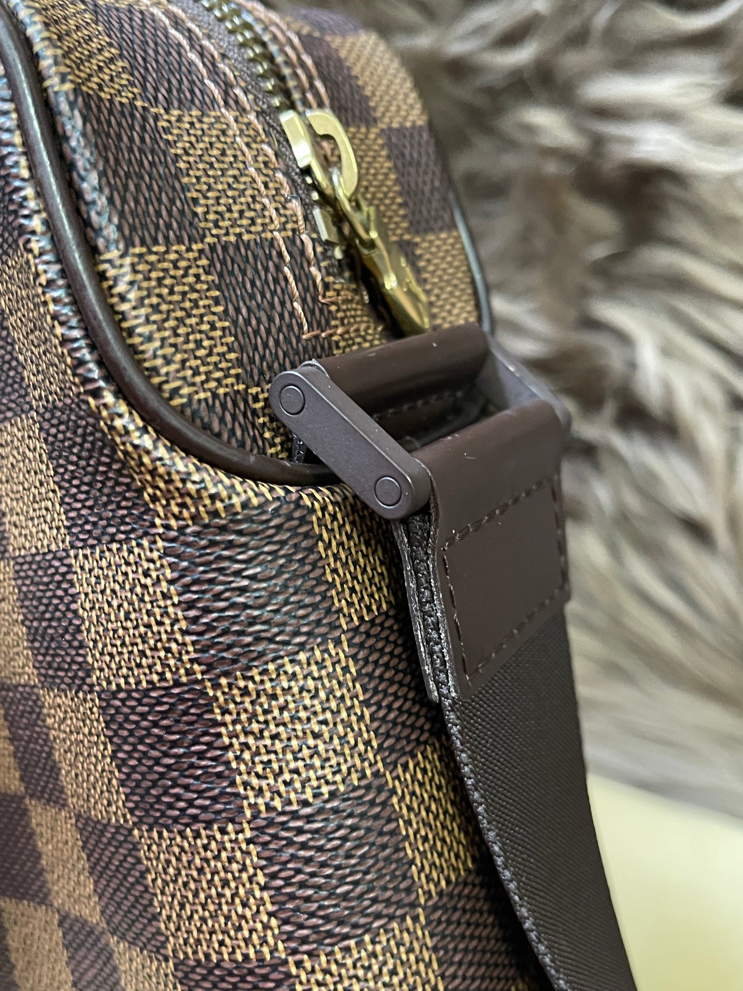 BIG DROP!! Preloved Louis Vuitton 2004 Olav PM shoulder bag