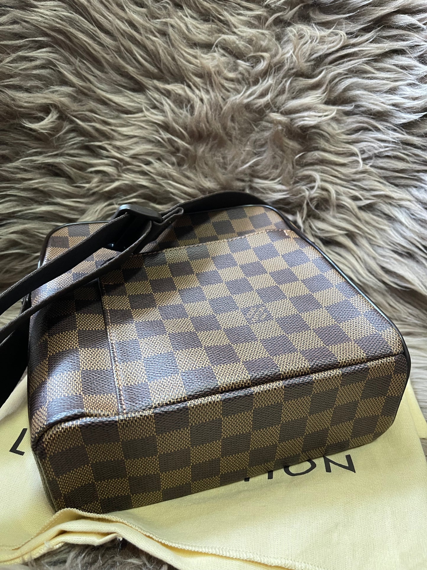 BIG DROP!! Preloved Louis Vuitton 2004 Olav PM shoulder bag