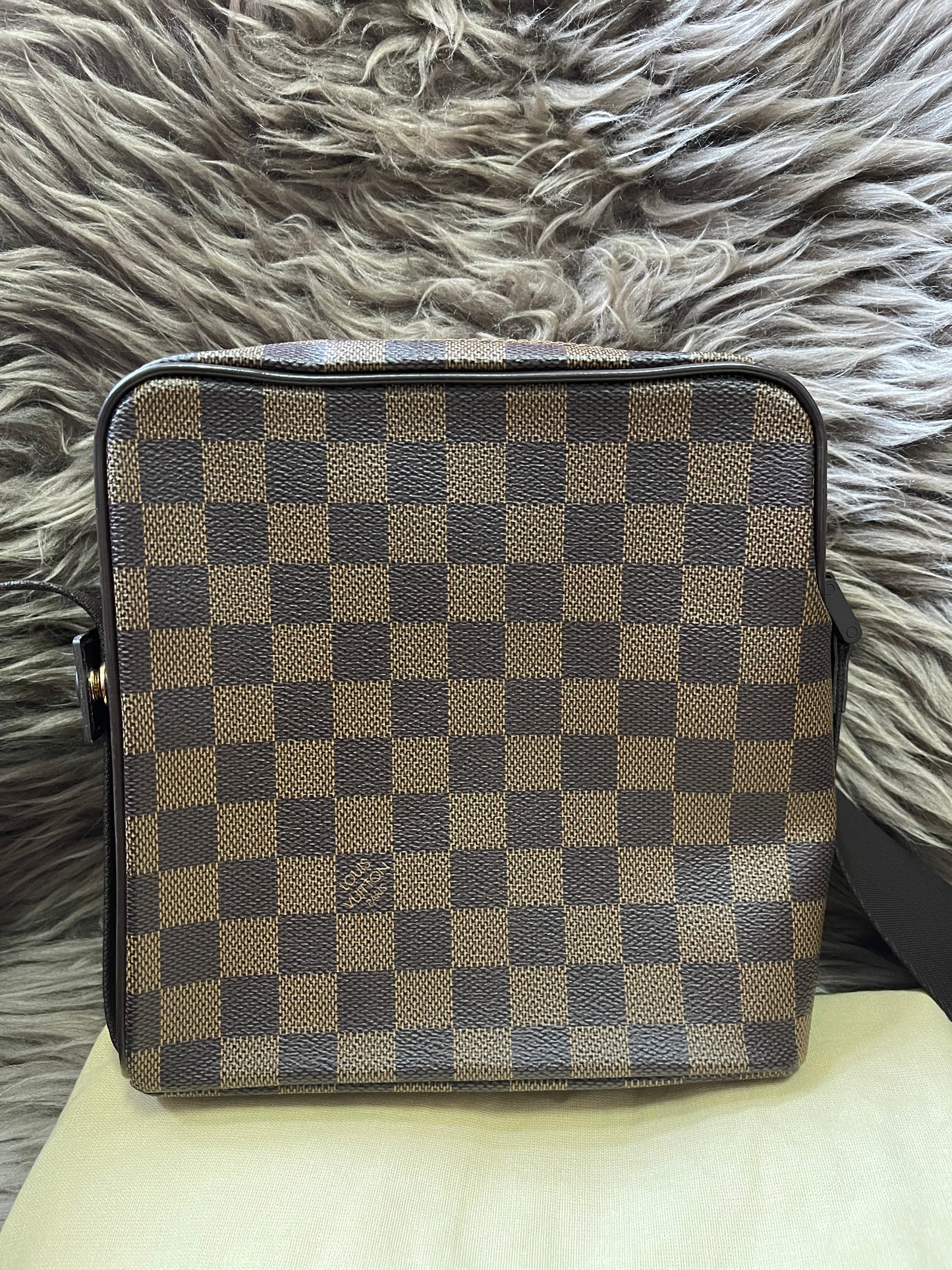 BIG DROP!! Preloved Louis Vuitton 2004 Olav PM shoulder bag