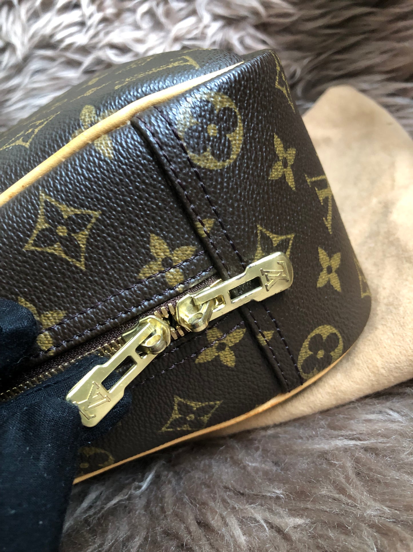 Preloved LOUIS VUITTON Monogram Trouville