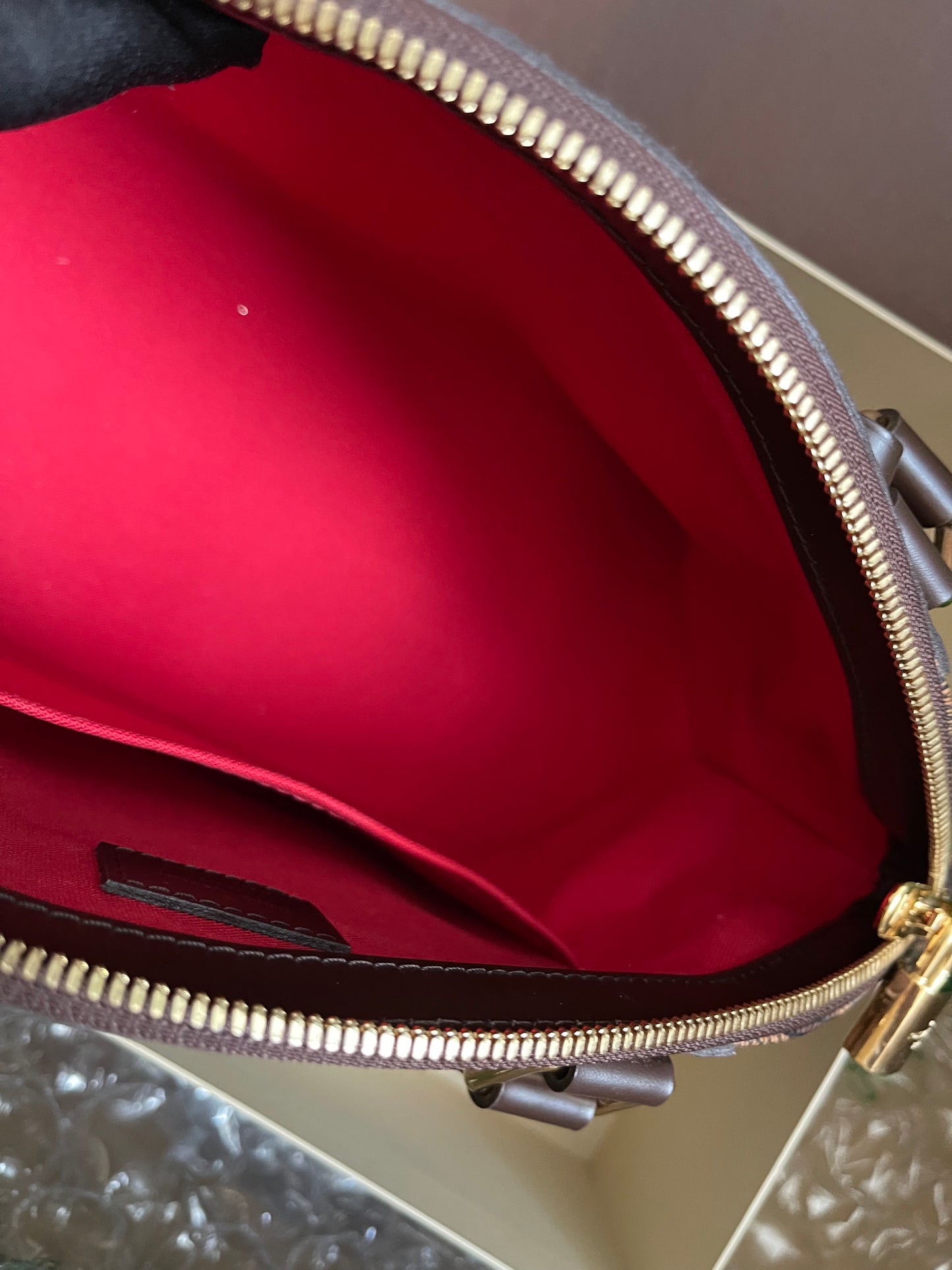 Preloved Louis Vuitton Pre-Owned
2012 Verona PM shoulder bag w/provided strap