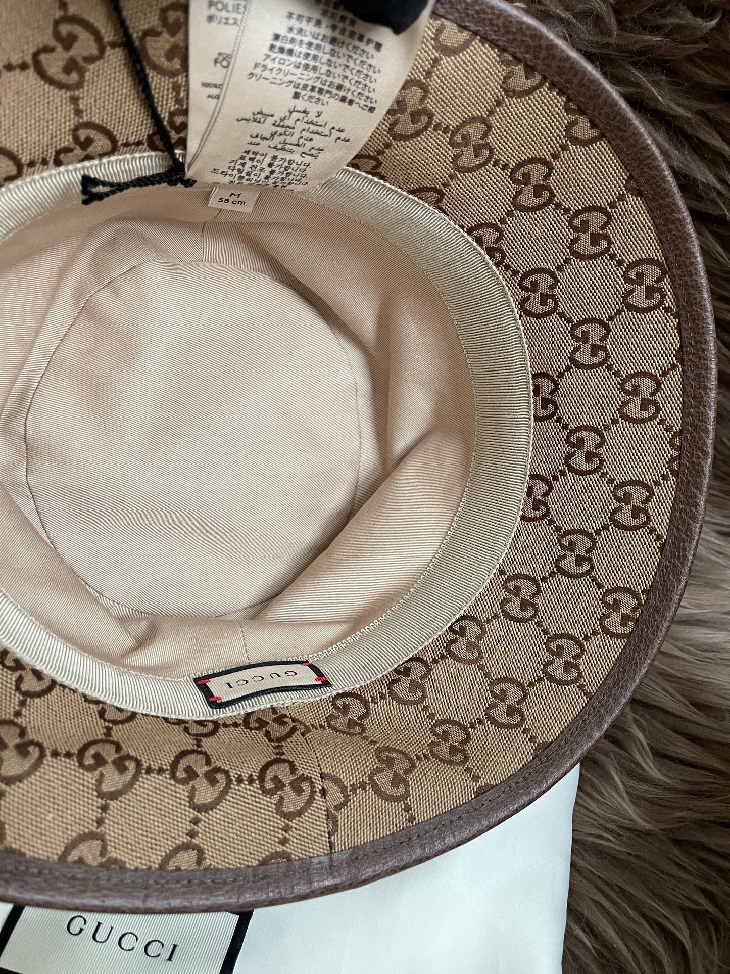 UNUSED GUCCI GG CANVAS BUCKET HAT