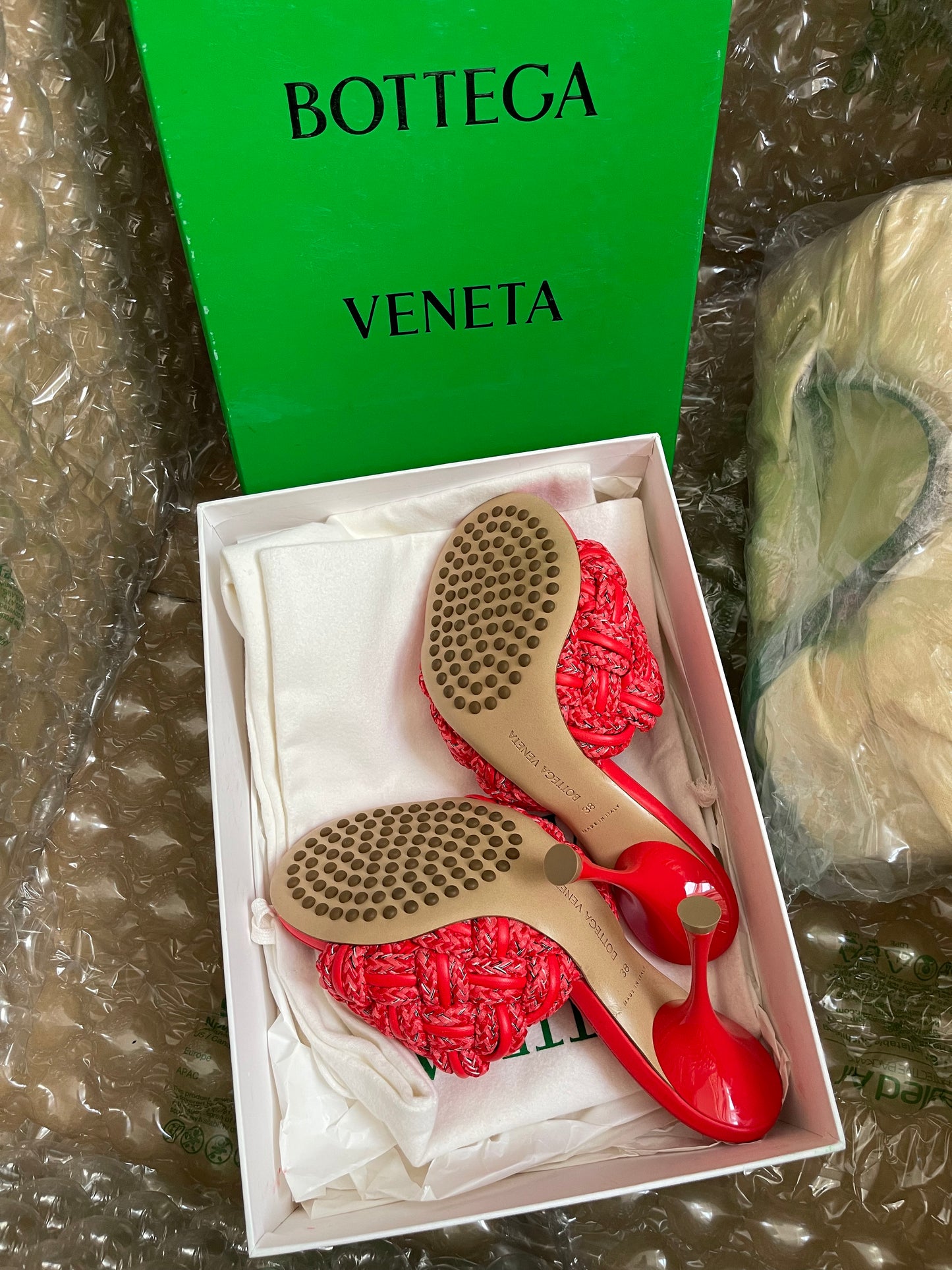 Preloved Bottega Veneta
Dot Mule Sandals in Rope & Nappa Size 38
