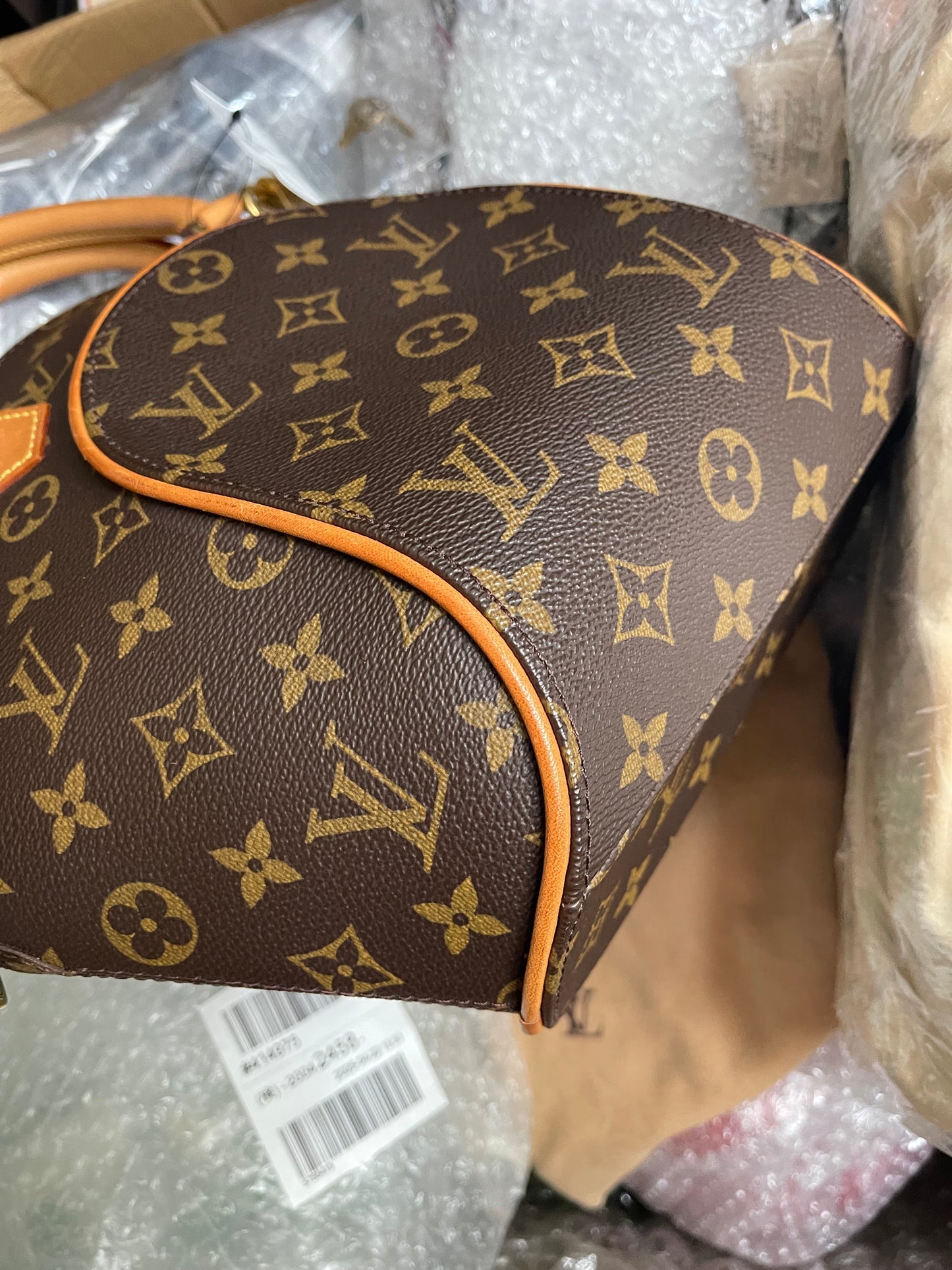 BIG DROP! Preloved Louis Vuitton 2000 Ellipse PM handbag w/provided strap