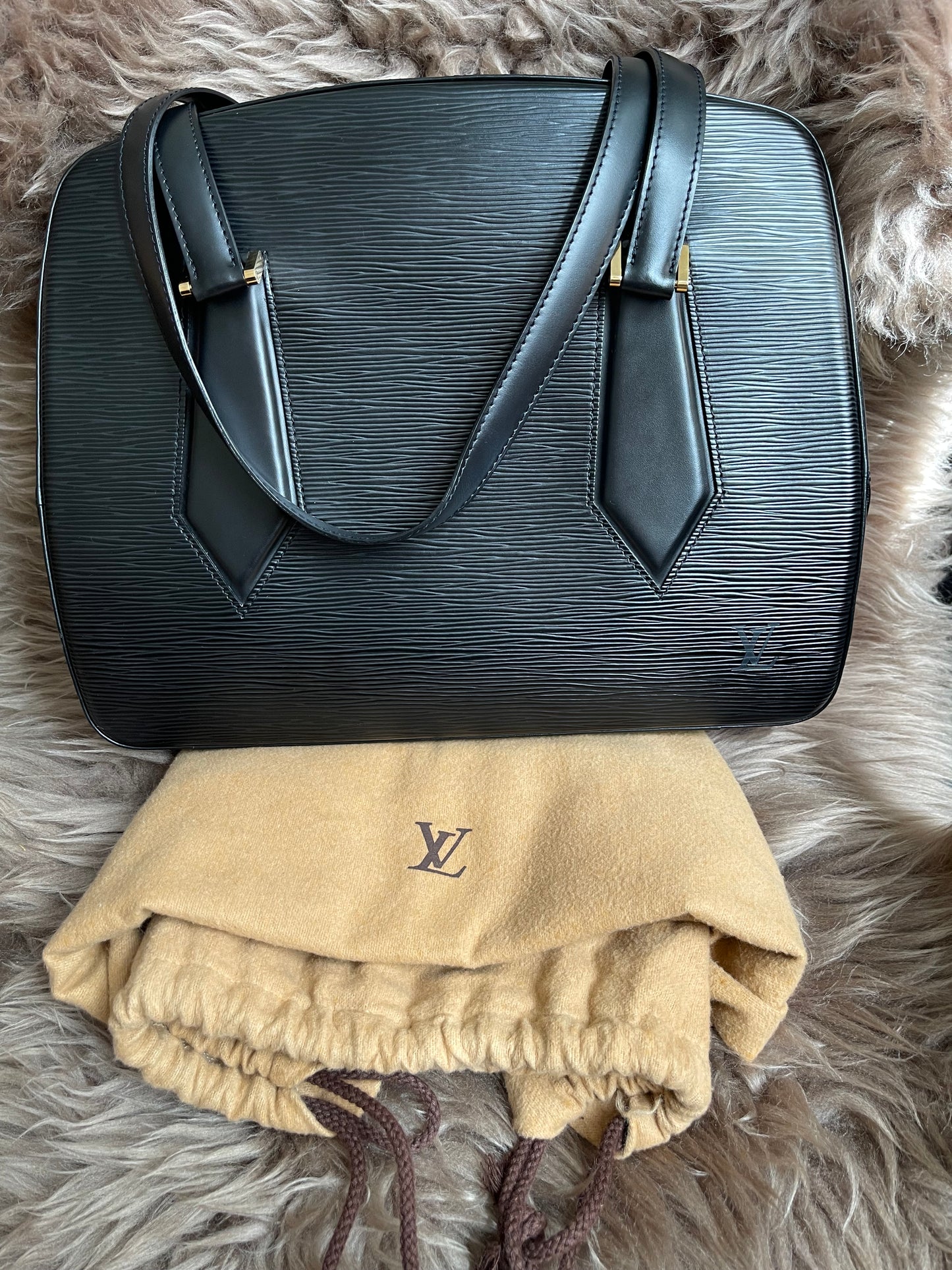 Preloved LOUIS VUITTON Voltaire Epi Leather Shoulder Bag