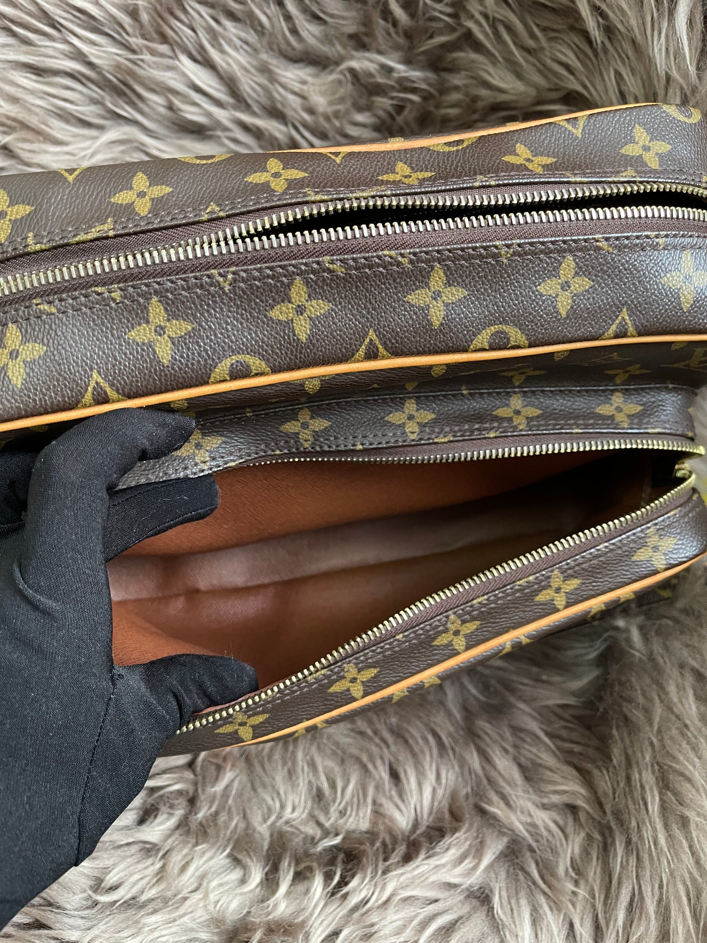 Preloved Louis Vuitton 2005 Nil messenger bag