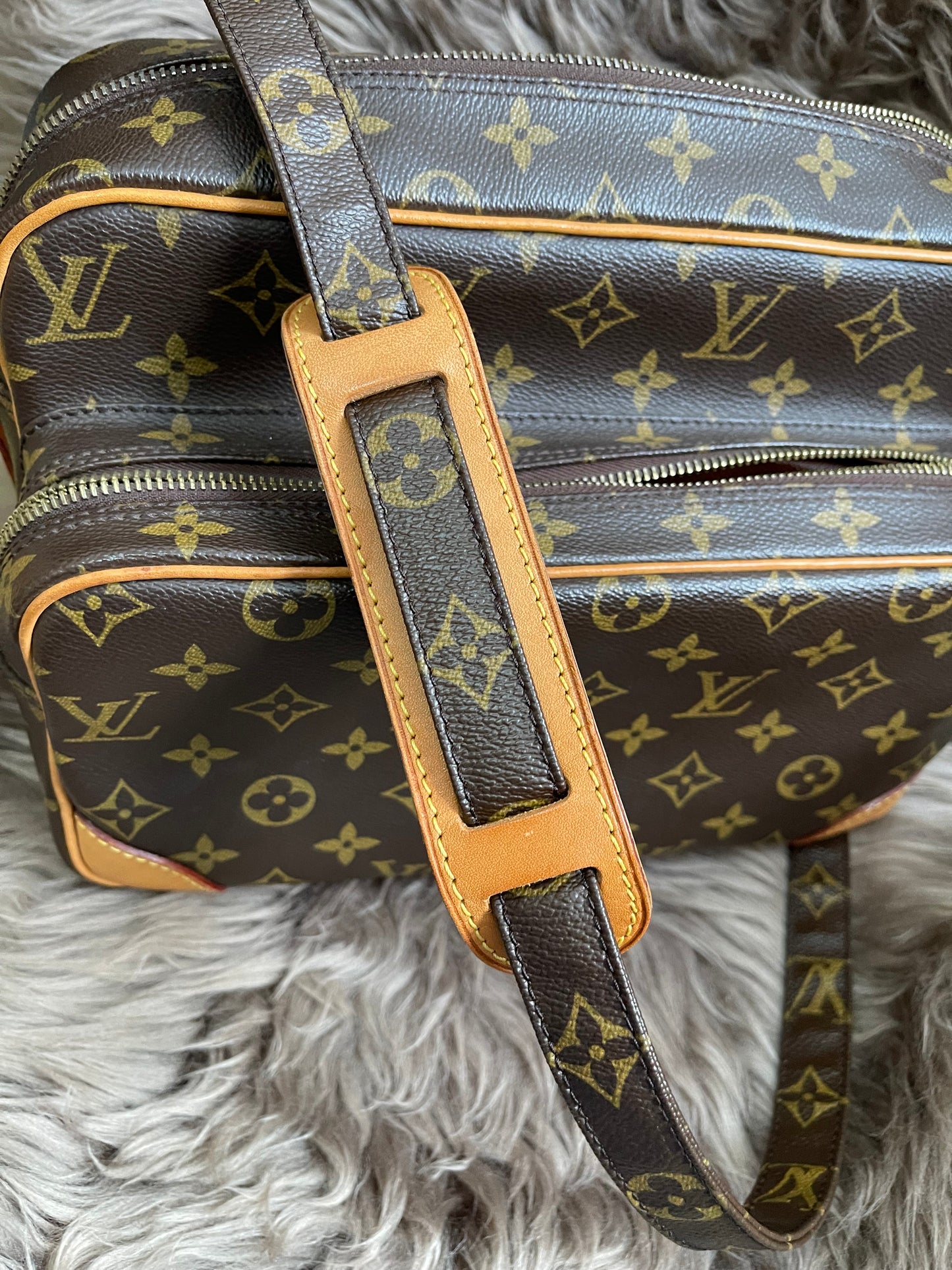 Preloved Louis Vuitton 2005 Nil messenger bag