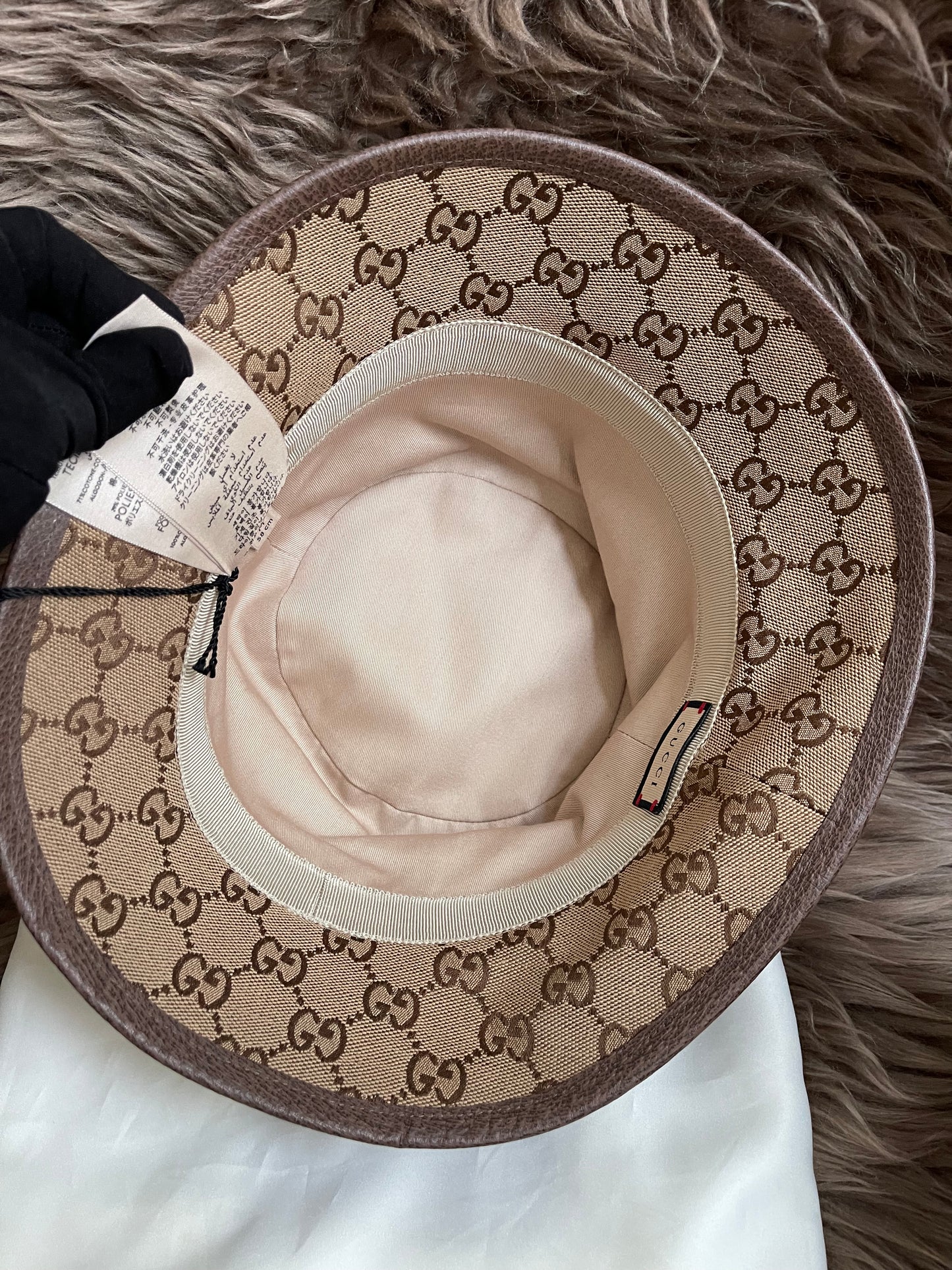 UNUSED GUCCI GG CANVAS BUCKET HAT