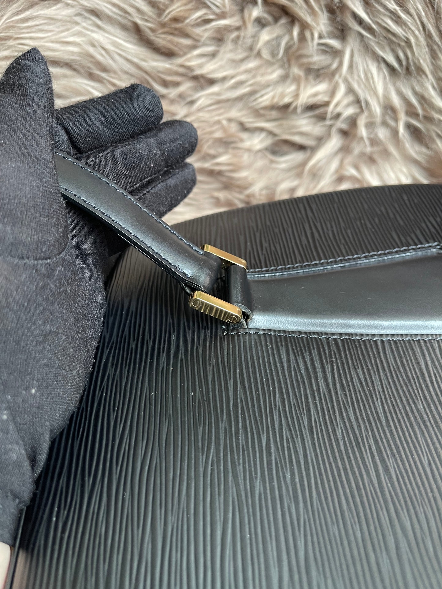 Preloved LOUIS VUITTON Voltaire Epi Leather Shoulder Bag