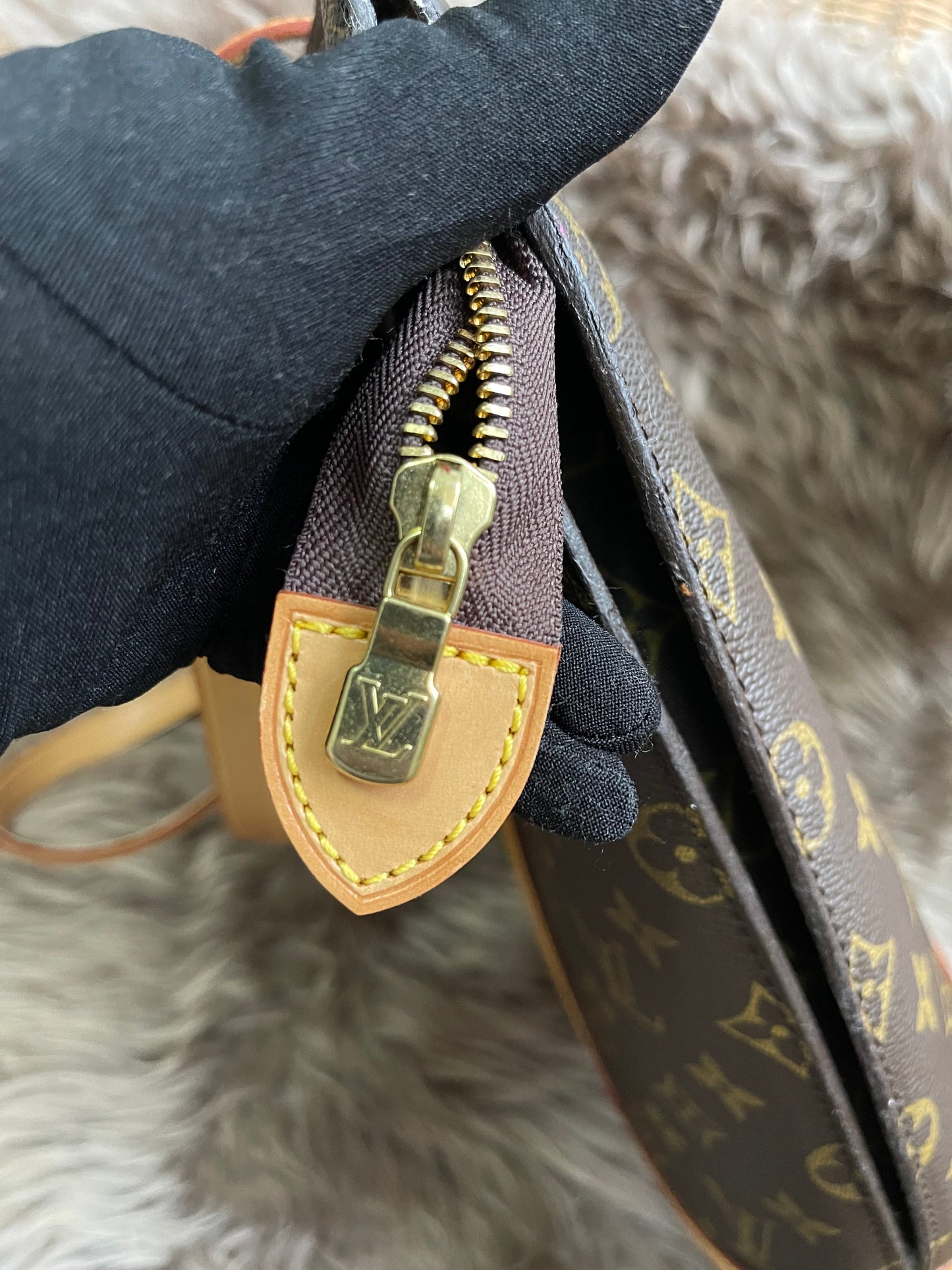🔥 Big Drop Alert + Extra Discount! 🔥 Preloved Louis Vuitton 2006 Babylone tote bag