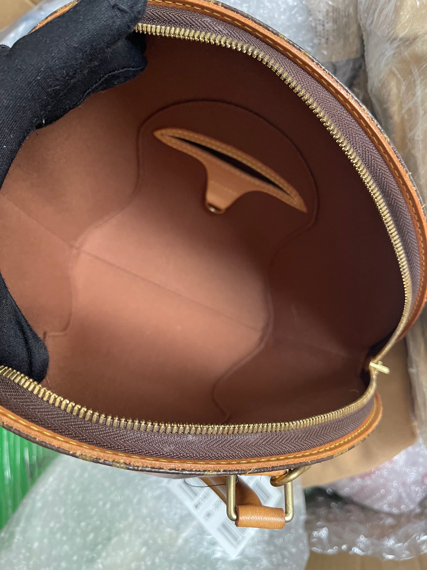 BIG DROP! Preloved Louis Vuitton 2000 Ellipse PM handbag w/provided strap