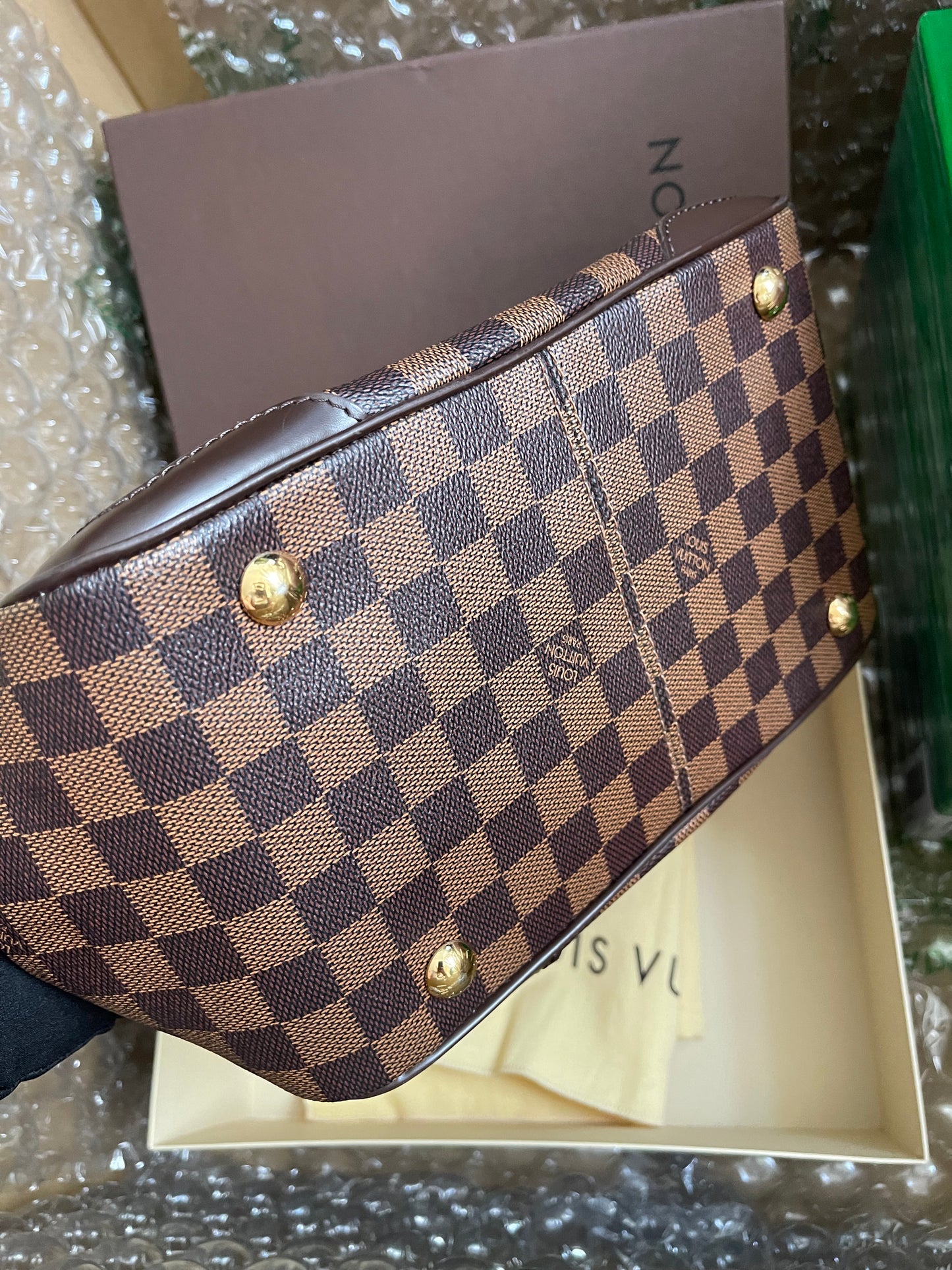 Preloved Louis Vuitton Pre-Owned
2012 Verona PM shoulder bag w/provided strap