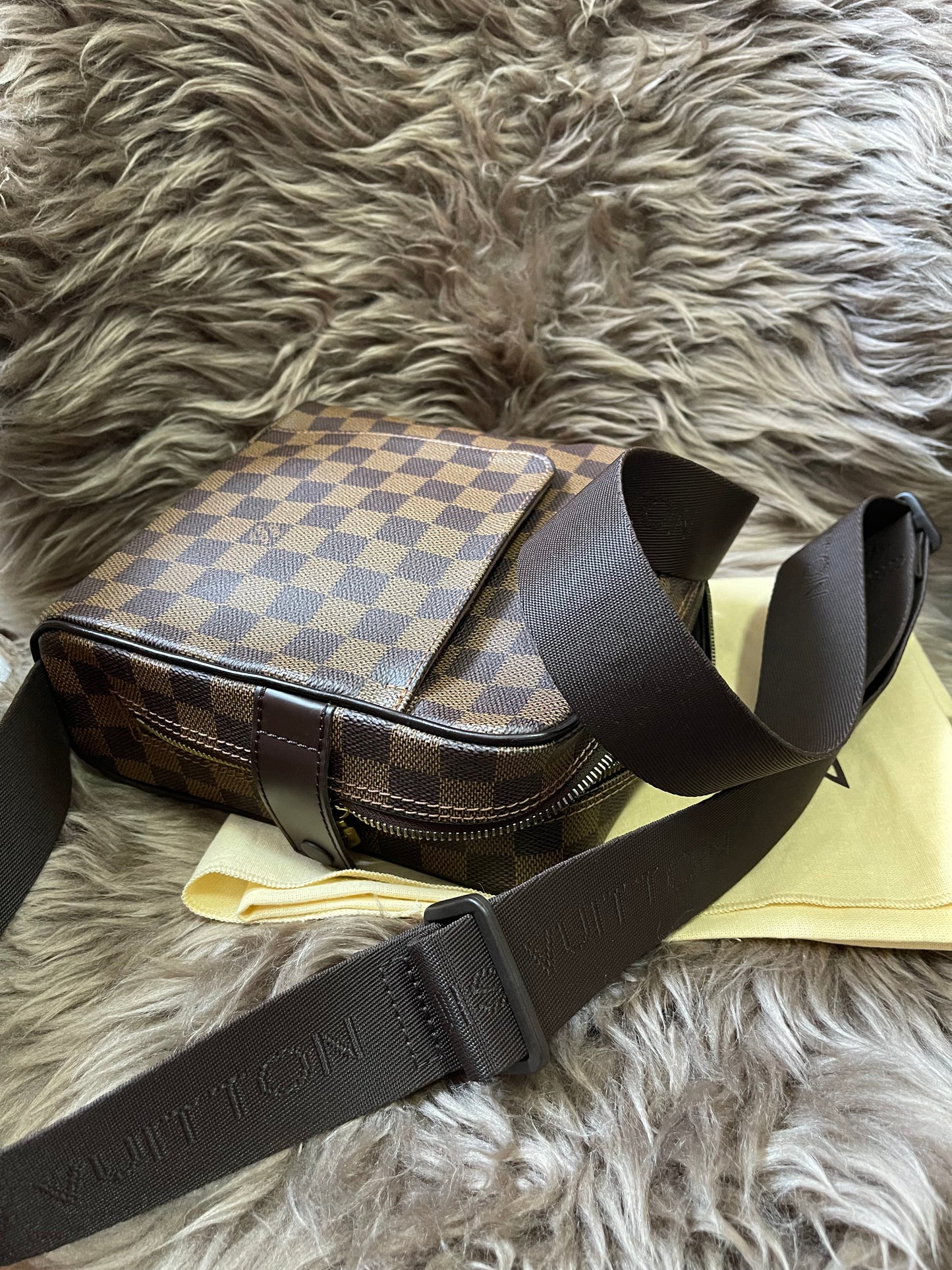 BIG DROP!! Preloved Louis Vuitton 2004 Olav PM shoulder bag
