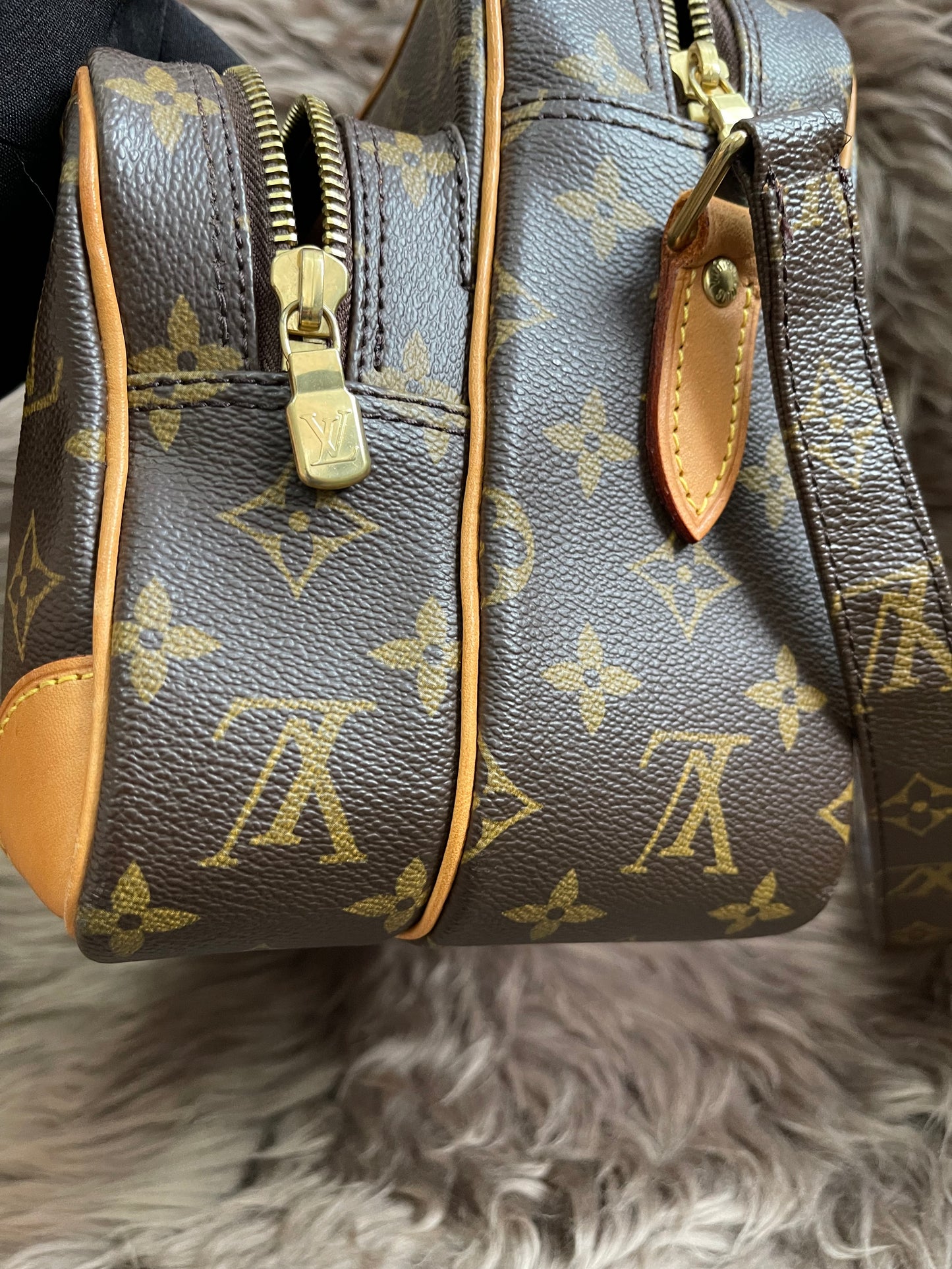 Preloved Louis Vuitton 2005 Nil messenger bag