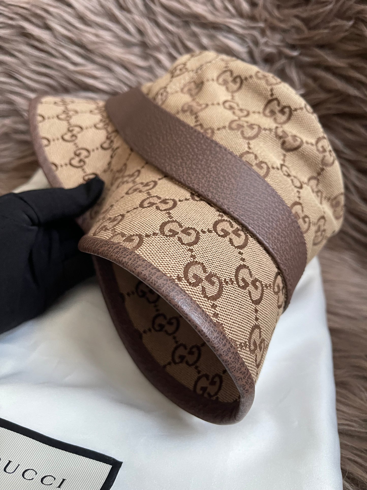 UNUSED GUCCI GG CANVAS BUCKET HAT