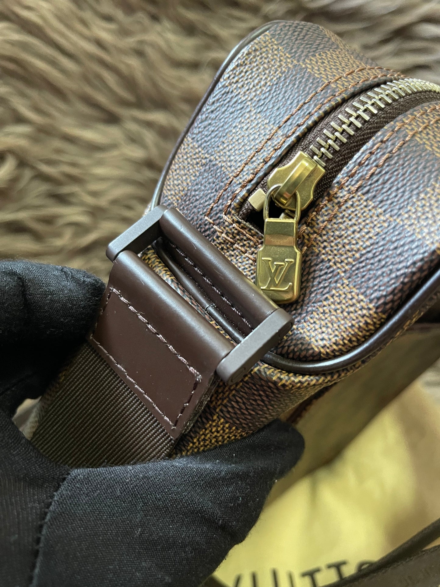 BIG DROP!! Preloved Louis Vuitton 2004 Olav PM shoulder bag