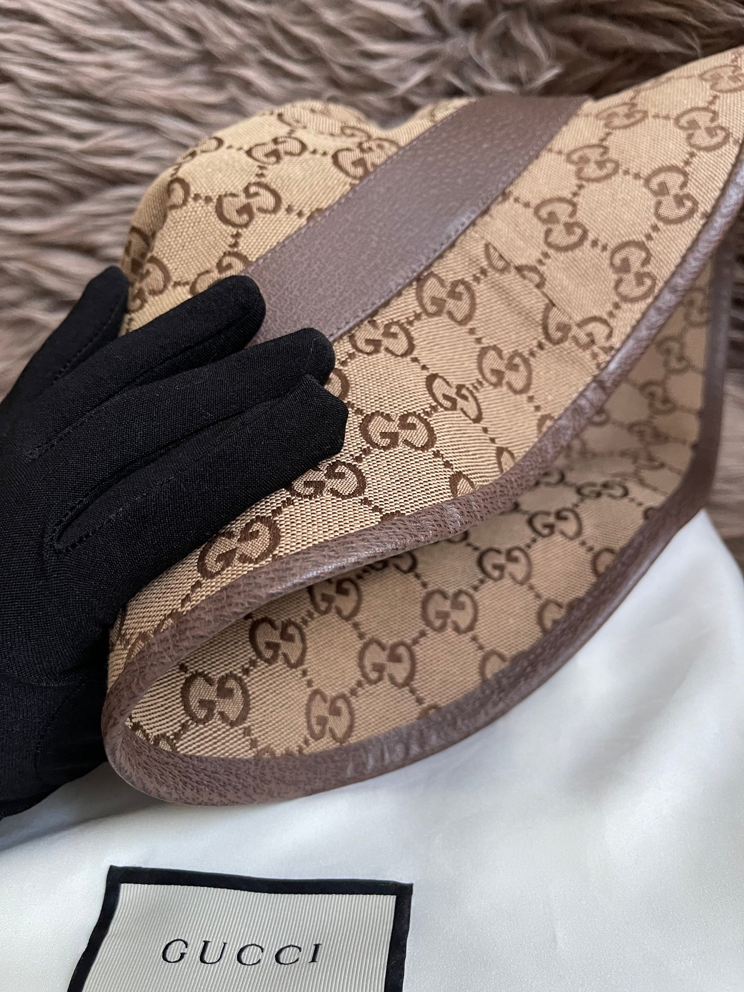 UNUSED GUCCI GG CANVAS BUCKET HAT