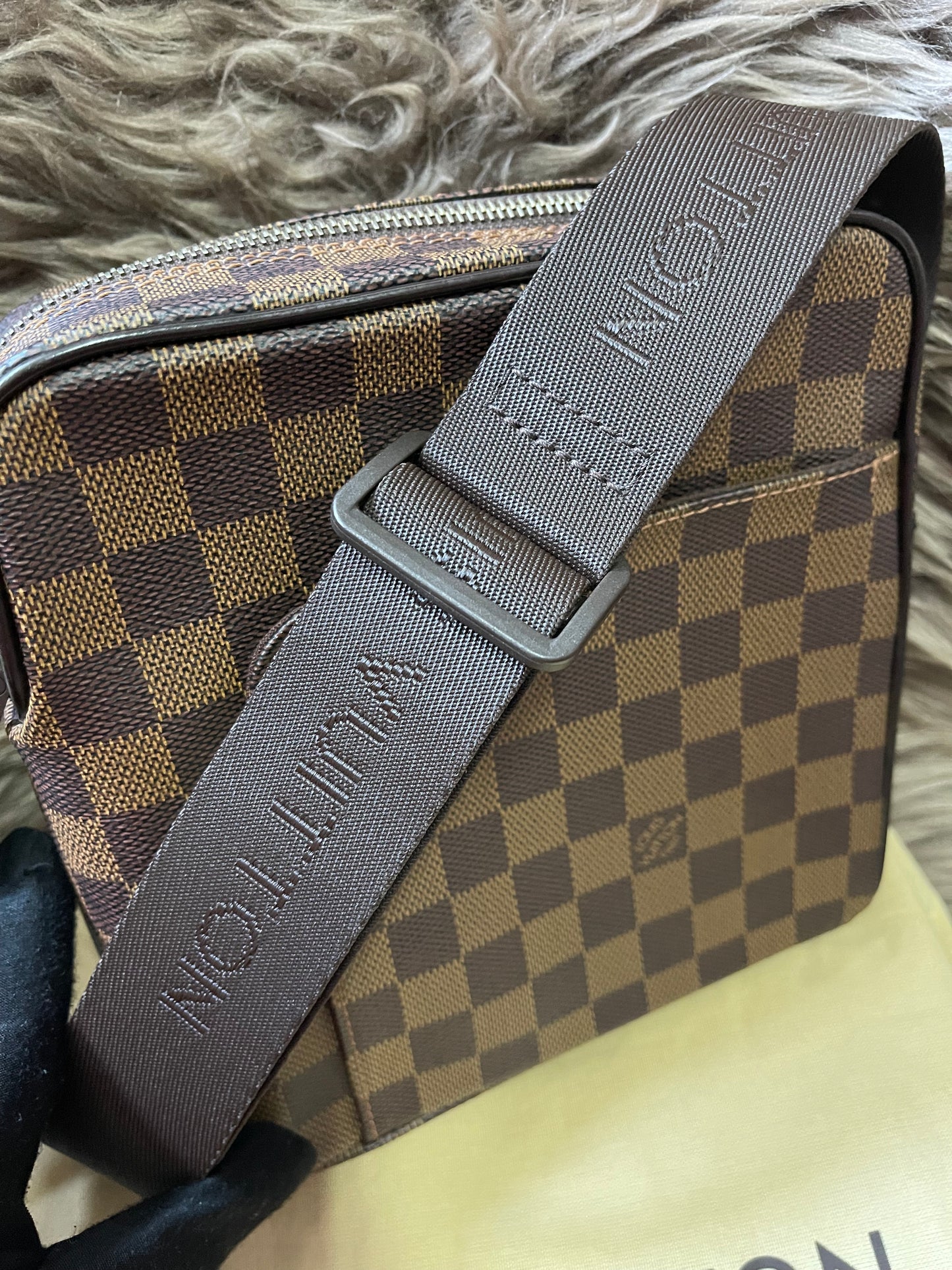 BIG DROP!! Preloved Louis Vuitton 2004 Olav PM shoulder bag