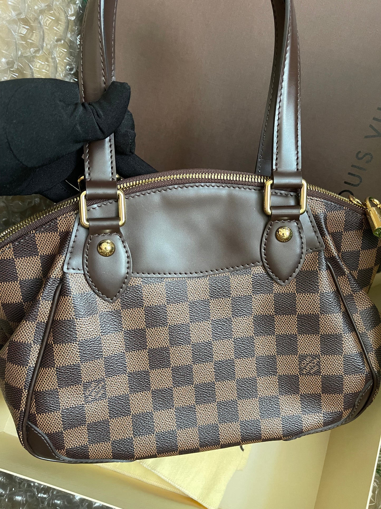 Preloved Louis Vuitton Pre-Owned
2012 Verona PM shoulder bag w/provided strap
