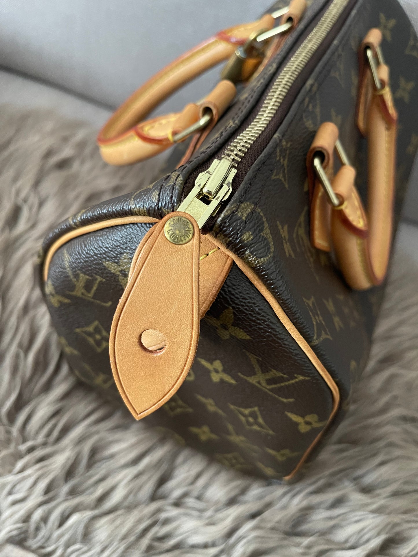 Preloved Authentic Louis Vuitton Speedy 25
