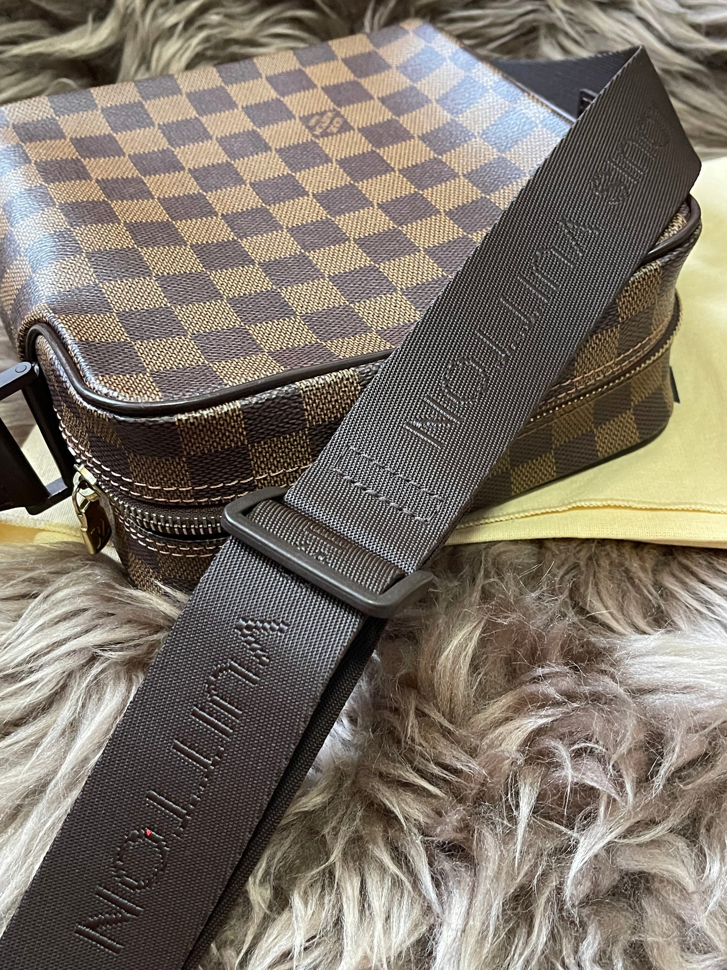BIG DROP!! Preloved Louis Vuitton 2004 Olav PM shoulder bag
