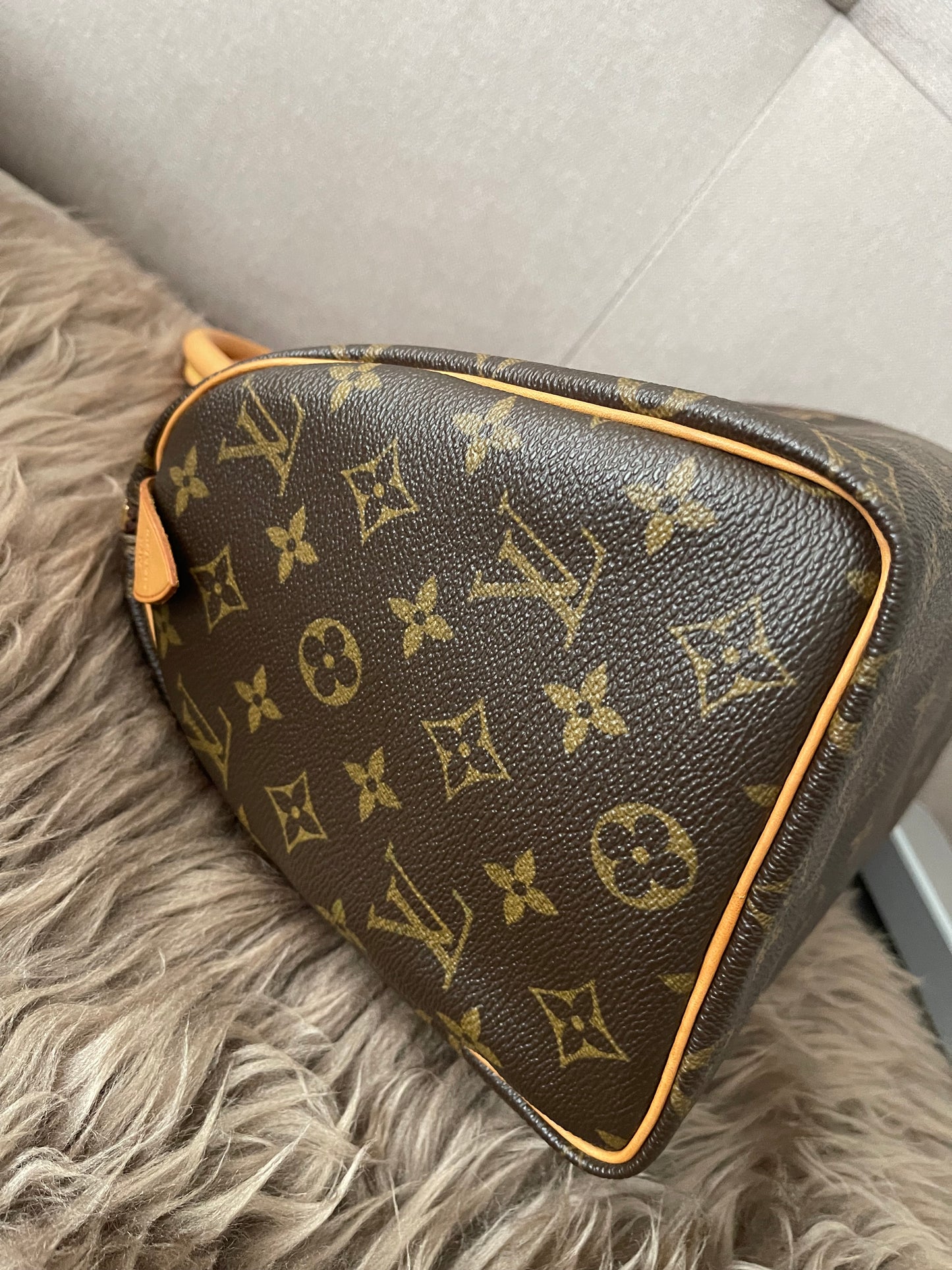 Preloved Authentic Louis Vuitton Speedy 25