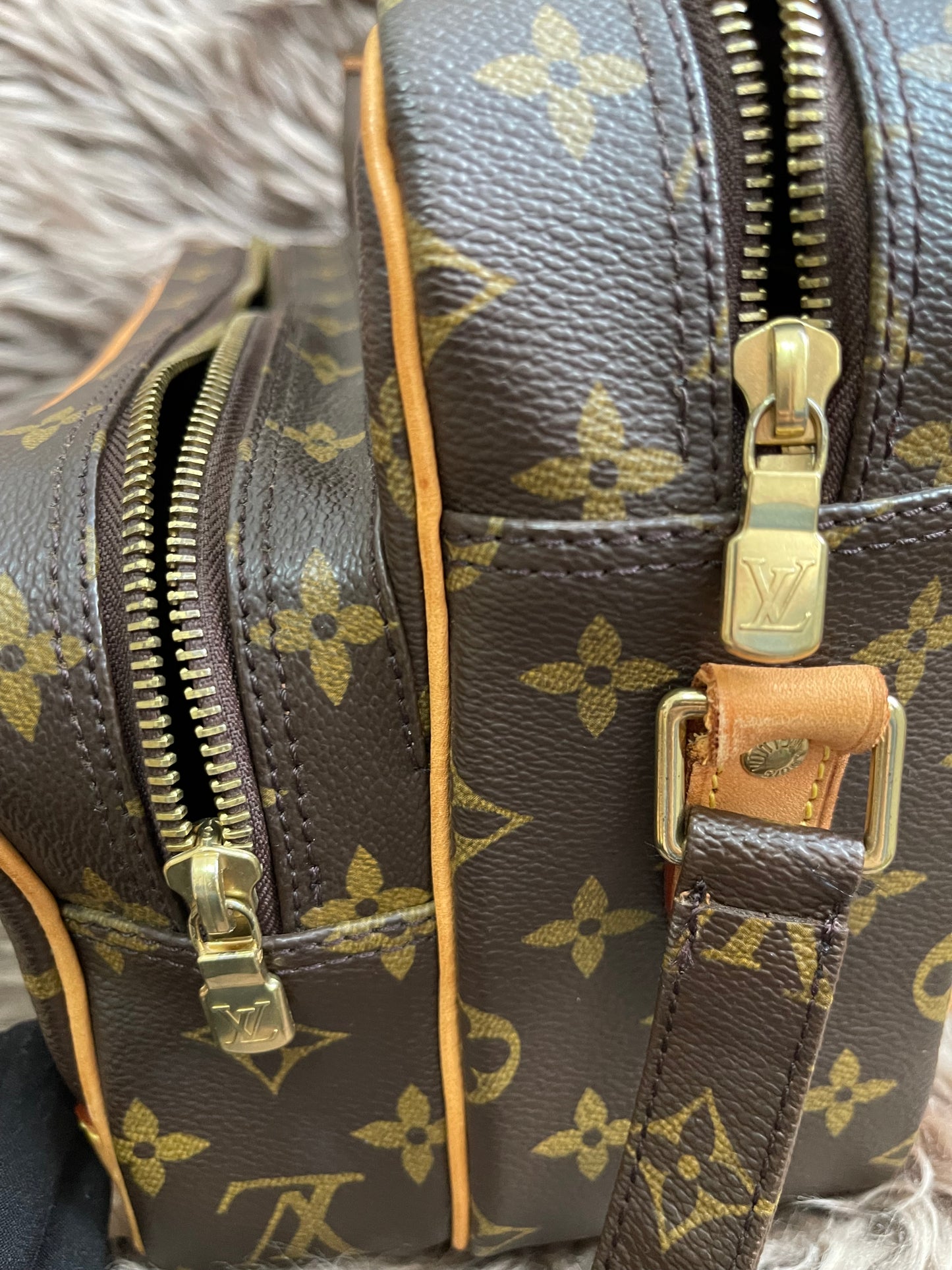 Preloved Louis Vuitton 2005 Nil messenger bag