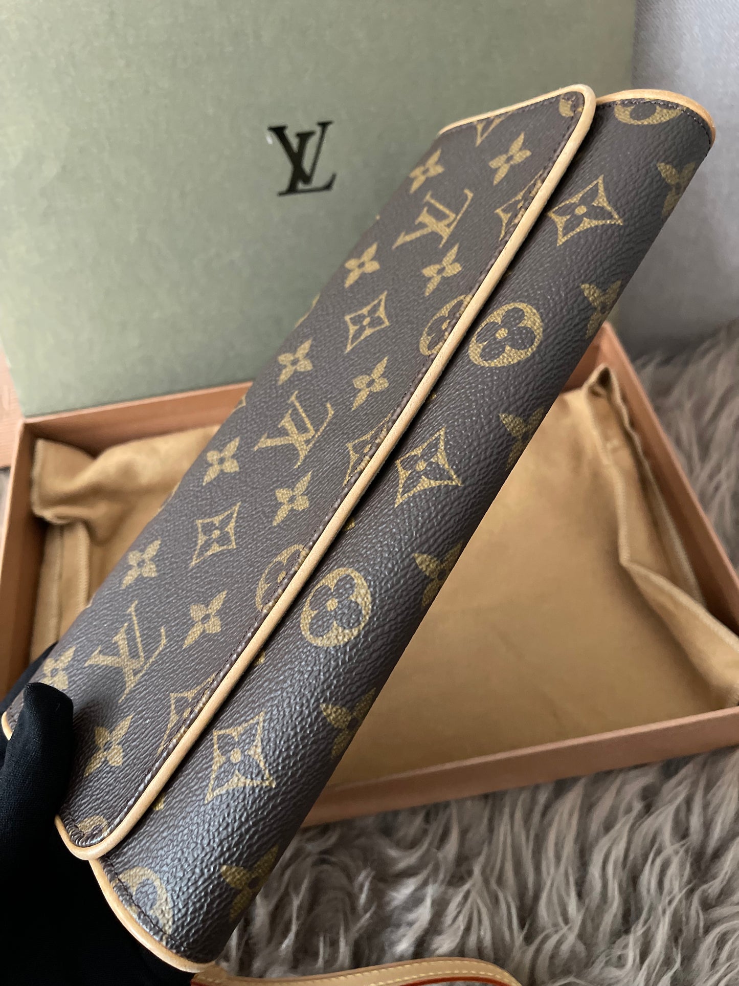 Preloved Authentic Louis Vuitton Monogram Pochette Twin PM cross body bag