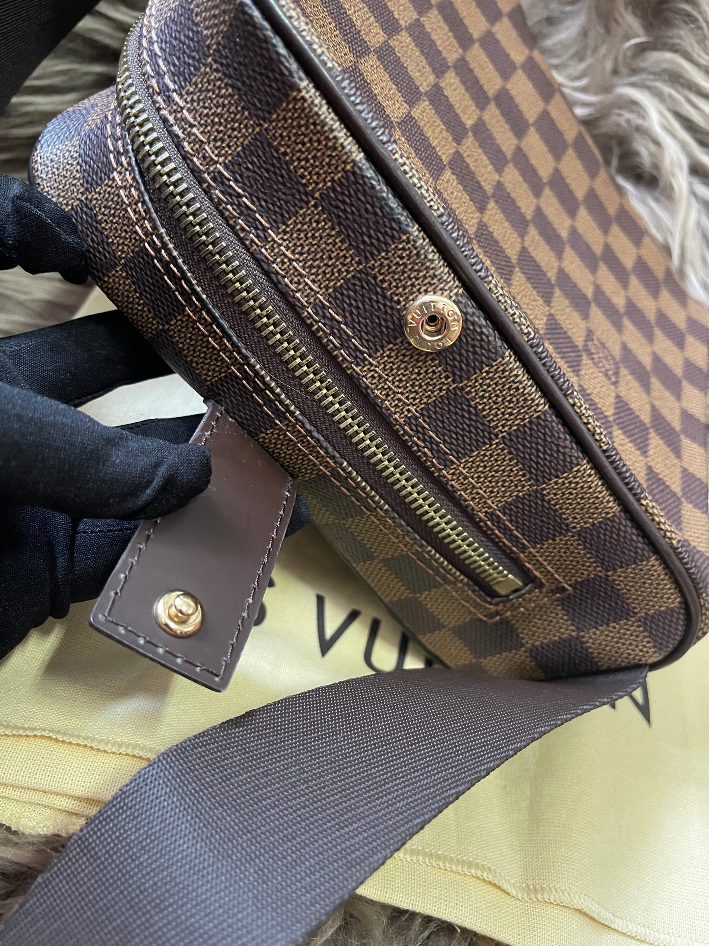 BIG DROP!! Preloved Louis Vuitton 2004 Olav PM shoulder bag