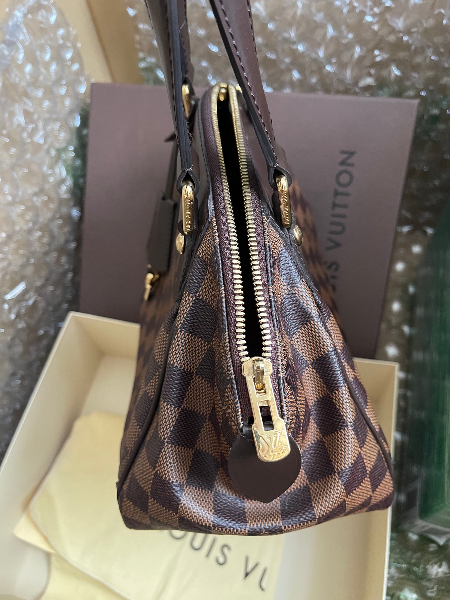 Preloved Louis Vuitton Pre-Owned
2012 Verona PM shoulder bag w/provided strap