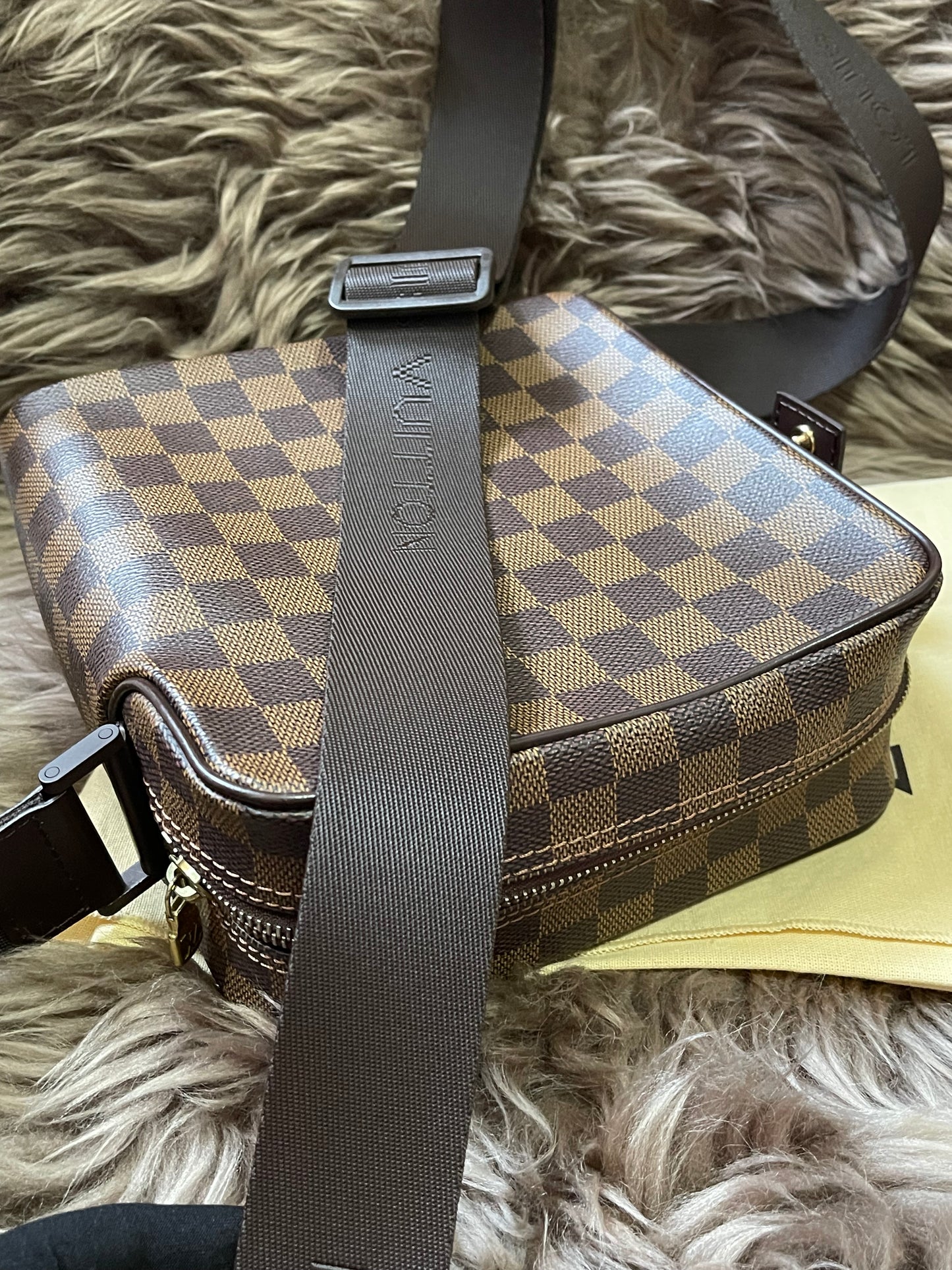 BIG DROP!! Preloved Louis Vuitton 2004 Olav PM shoulder bag