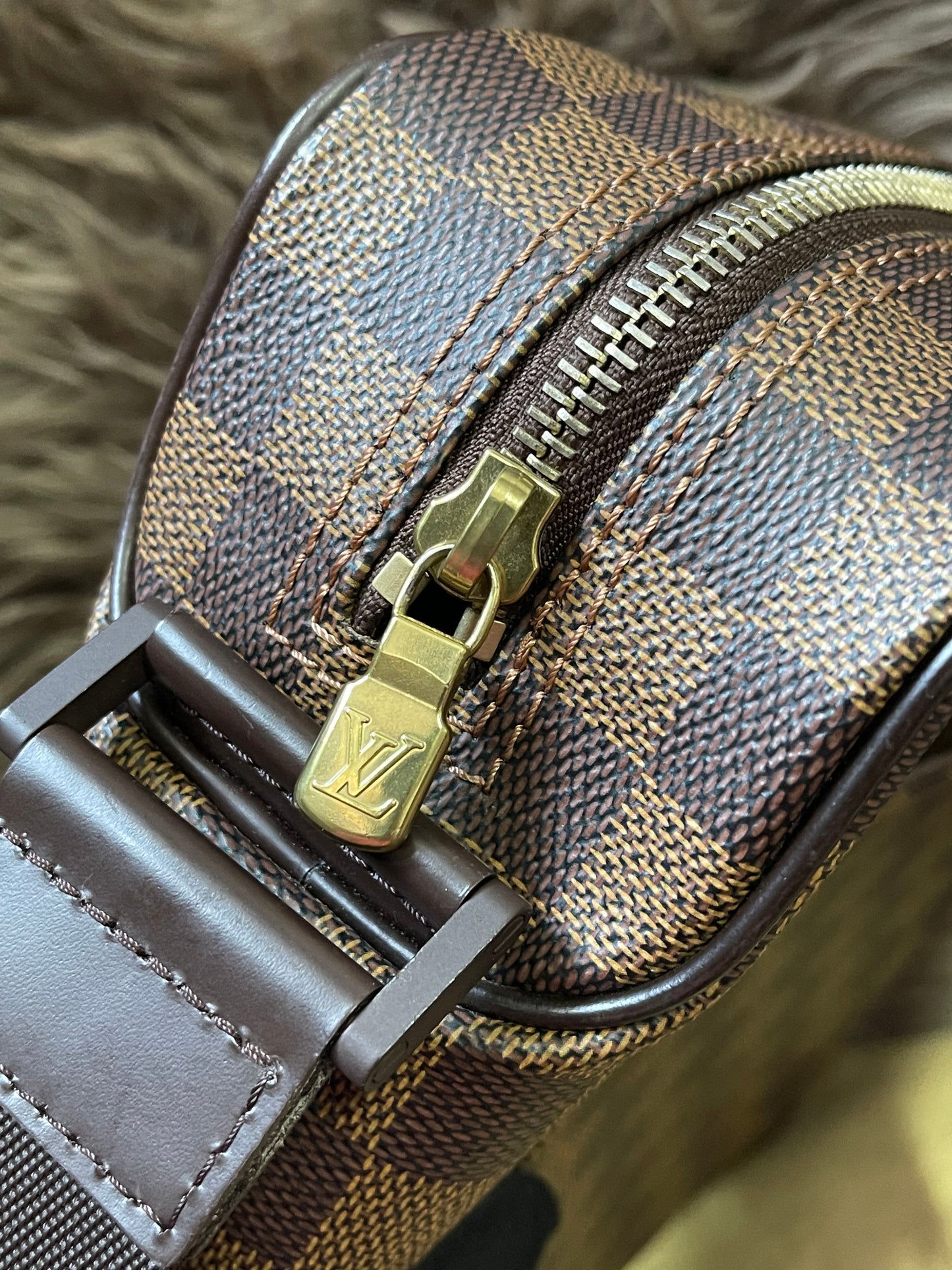 BIG DROP!! Preloved Louis Vuitton 2004 Olav PM shoulder bag