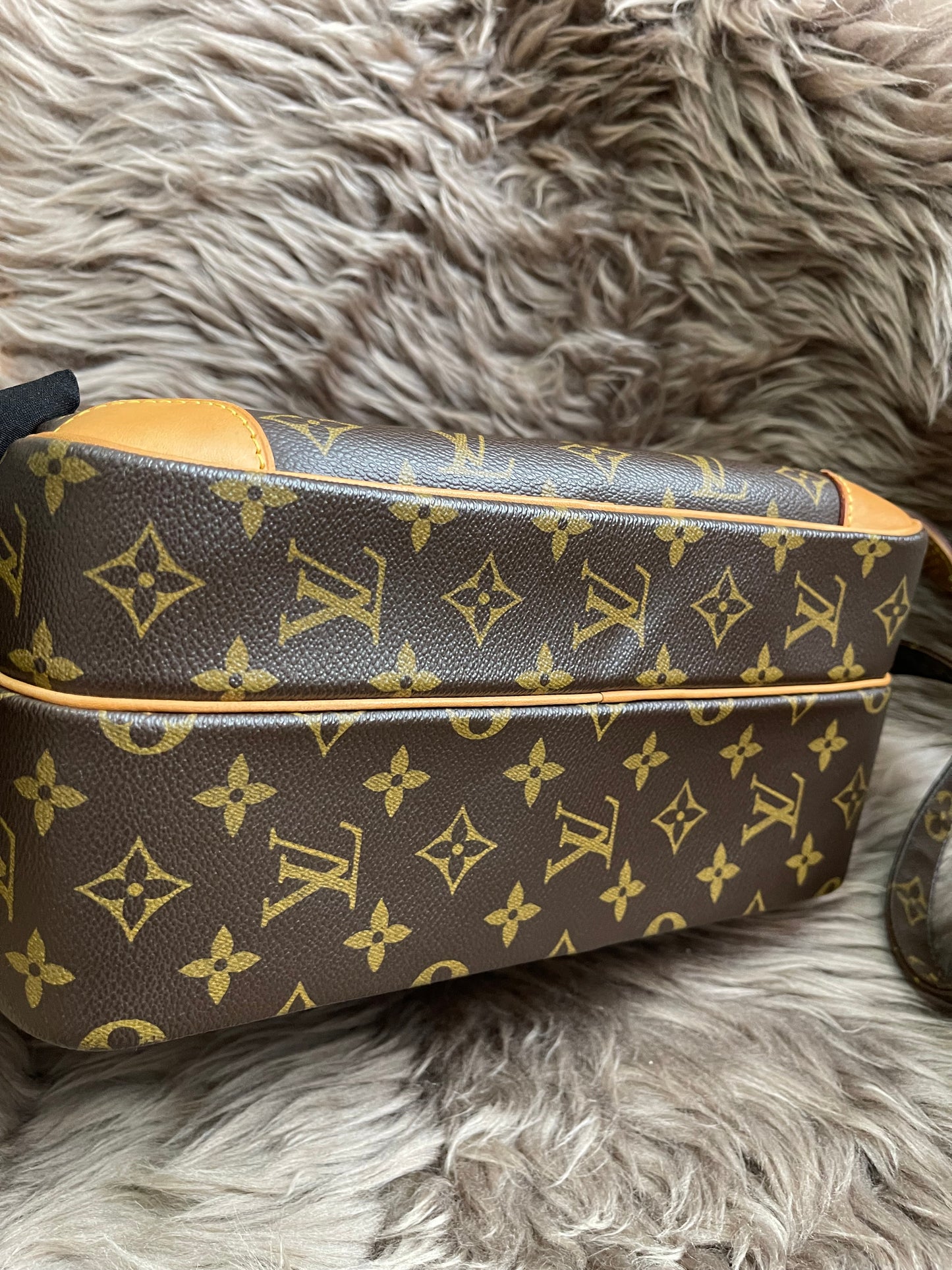 Preloved Louis Vuitton 2005 Nil messenger bag