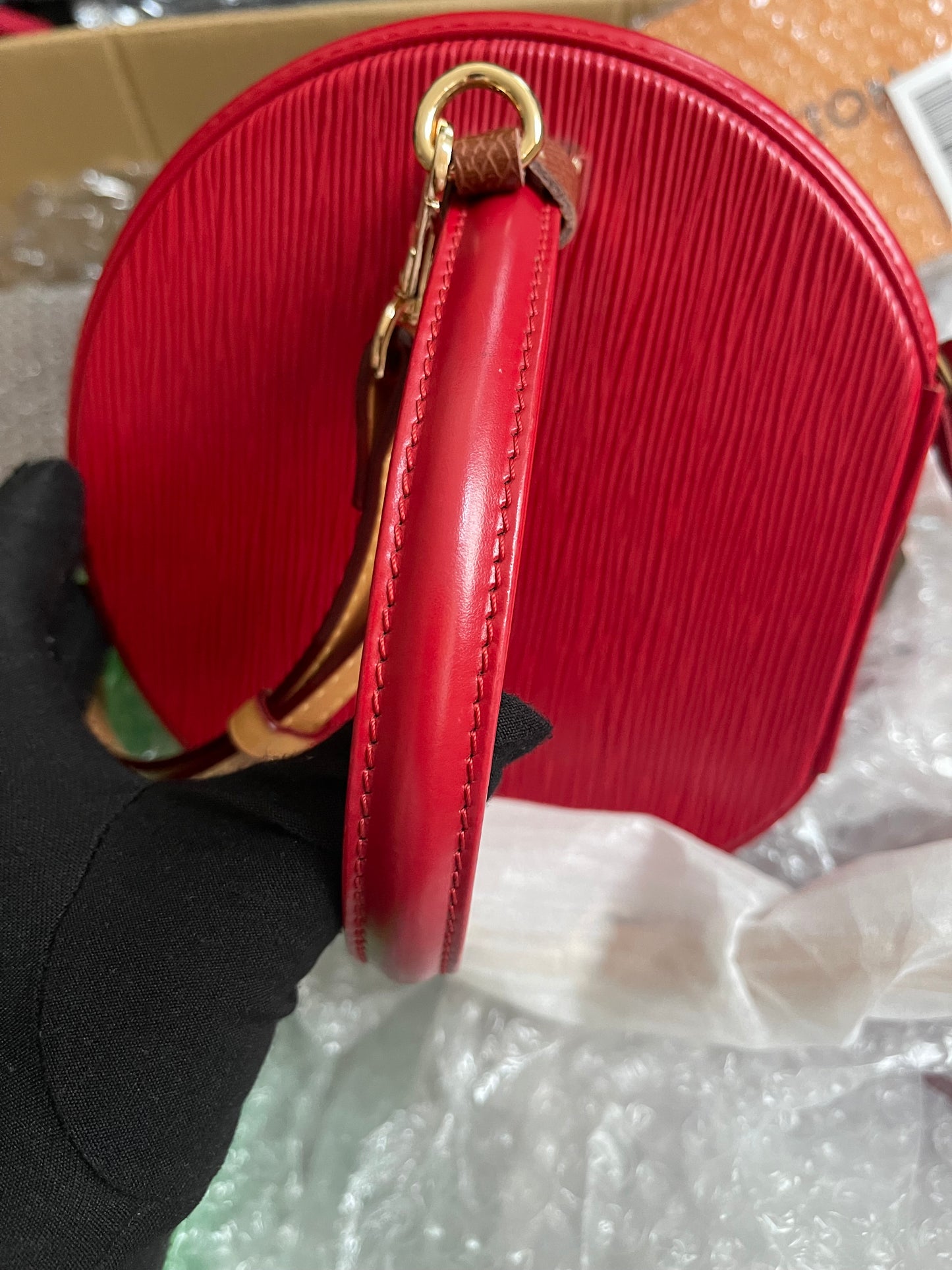 Preloved Louis Vuitton Red Epi Leather Cannes w/provided strap