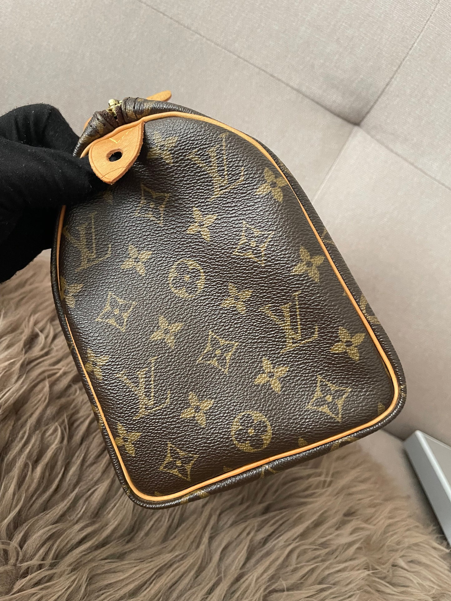 Preloved Authentic Louis Vuitton Speedy 25
