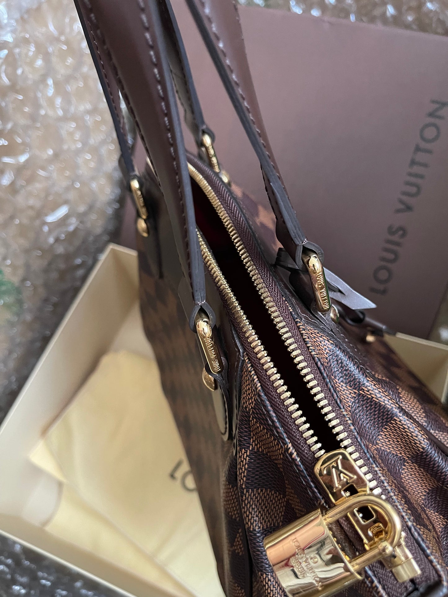 Preloved Louis Vuitton Pre-Owned
2012 Verona PM shoulder bag w/provided strap