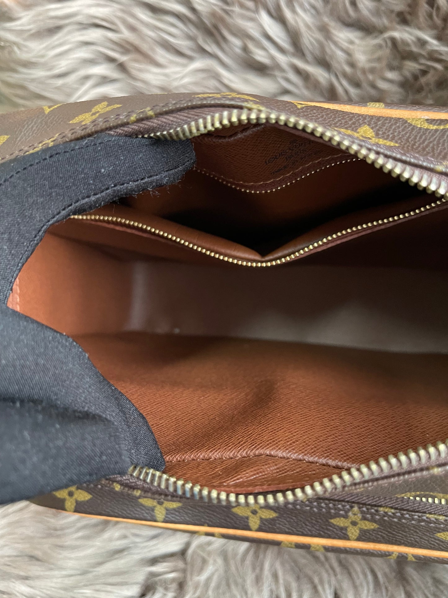 Preloved Louis Vuitton 2005 Nil messenger bag