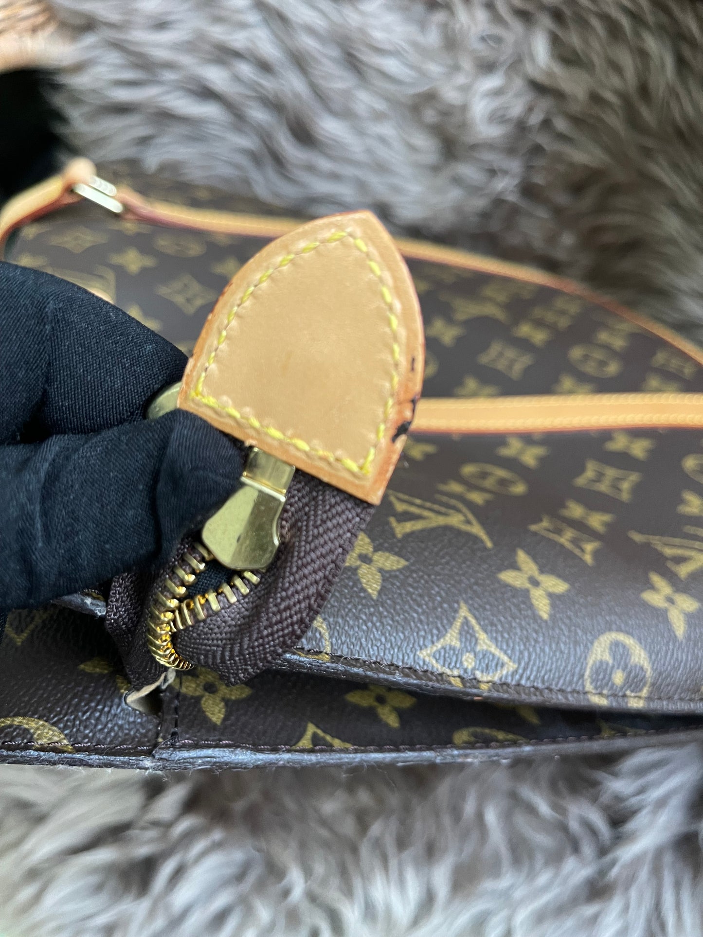 🔥 Big Drop Alert + Extra Discount! 🔥 Preloved Louis Vuitton 2006 Babylone tote bag