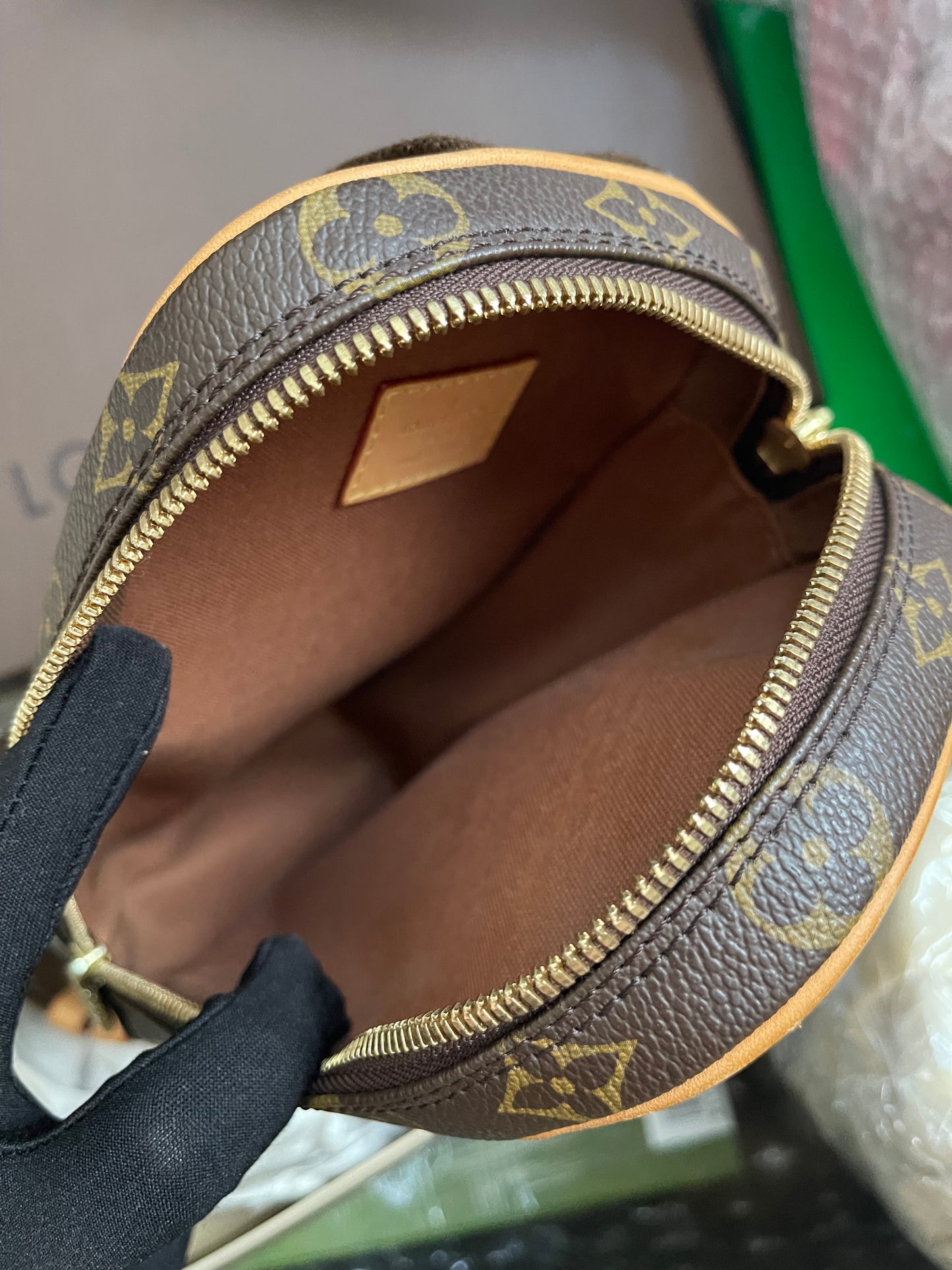 Preloved Louis Vuitton Pre-Owned
2004 Pochette Gange belt bag