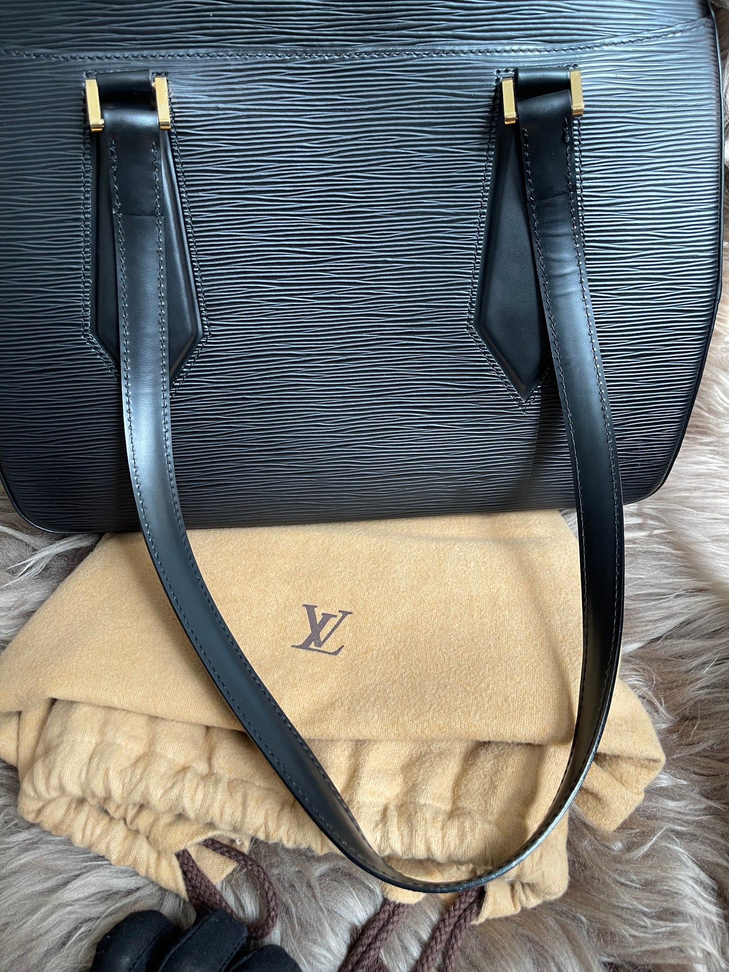 Preloved LOUIS VUITTON Voltaire Epi Leather Shoulder Bag