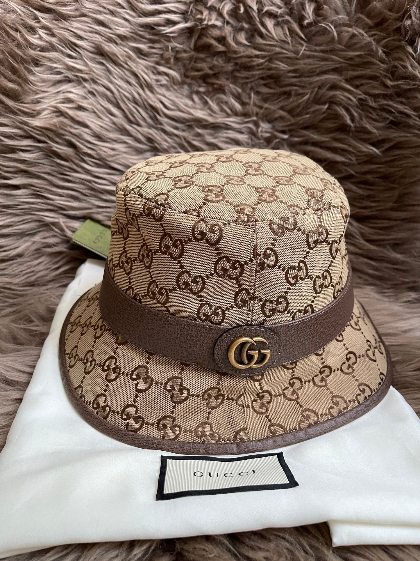 UNUSED GUCCI GG CANVAS BUCKET HAT