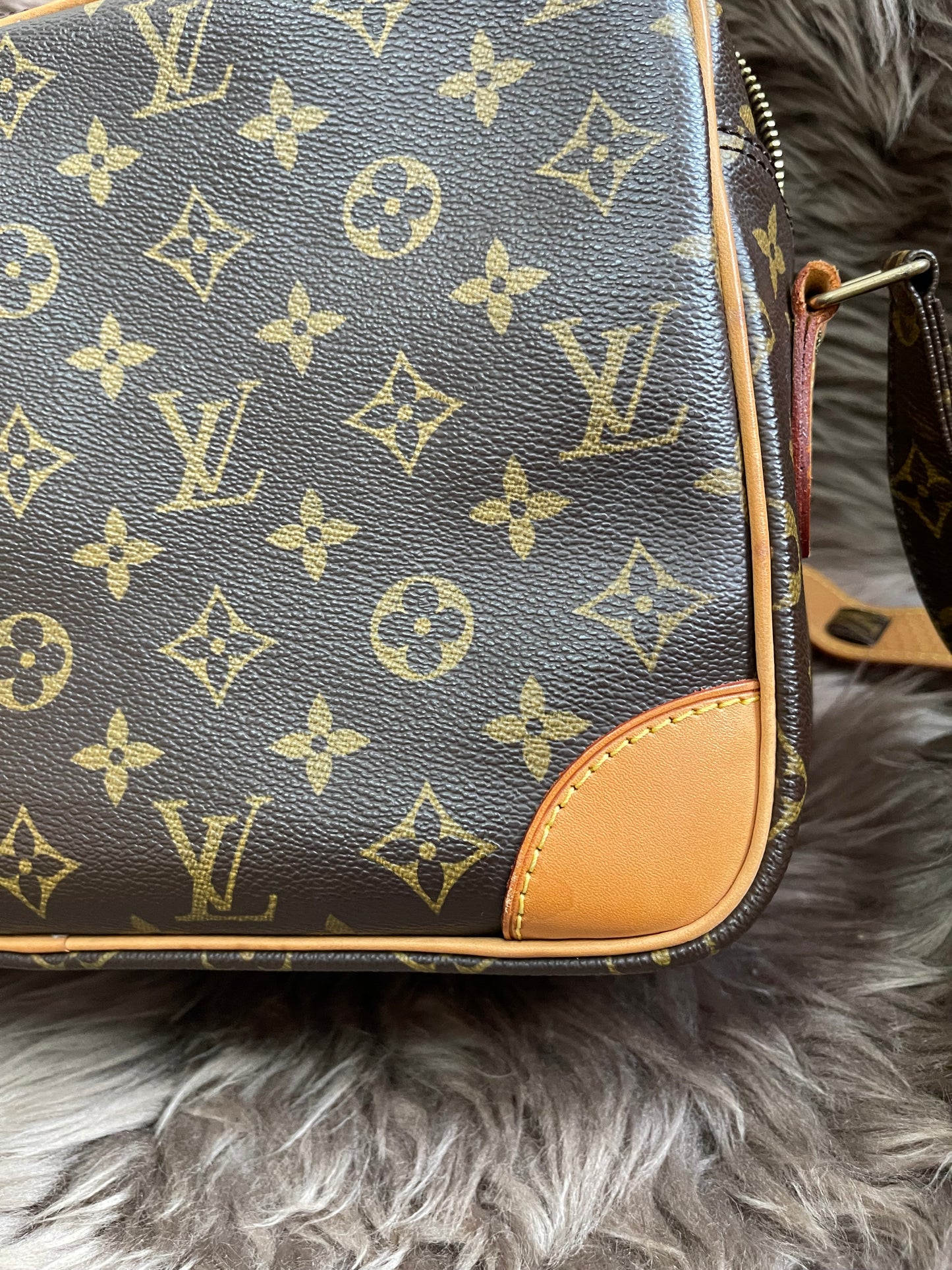 Preloved Louis Vuitton 2005 Nil messenger bag