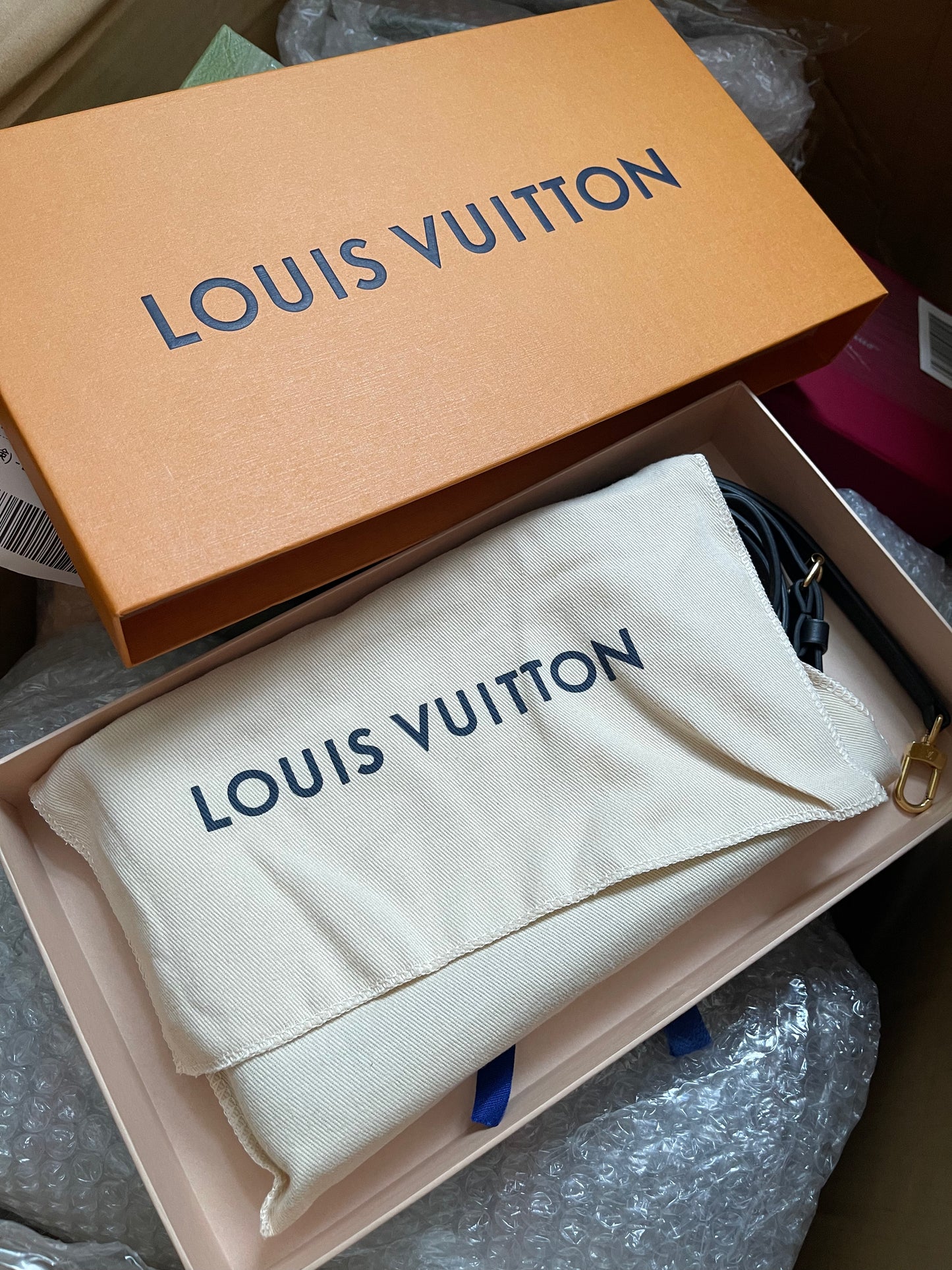 Preloved Louis Vuitton Monogram Giant Reverse Pochette Double Zip Crossbody Bag