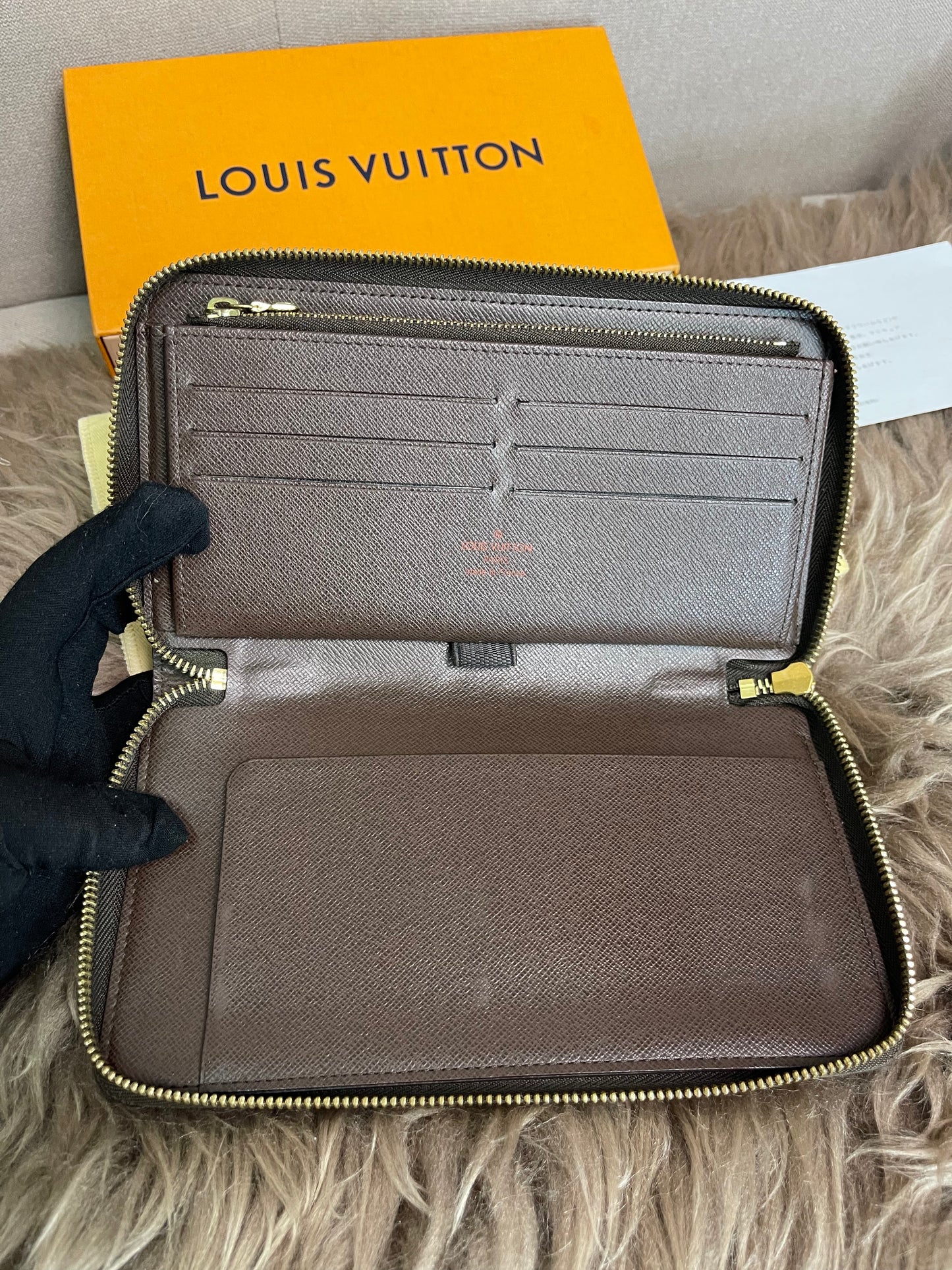 Preloved Louis Vuitton Wallet Organizer