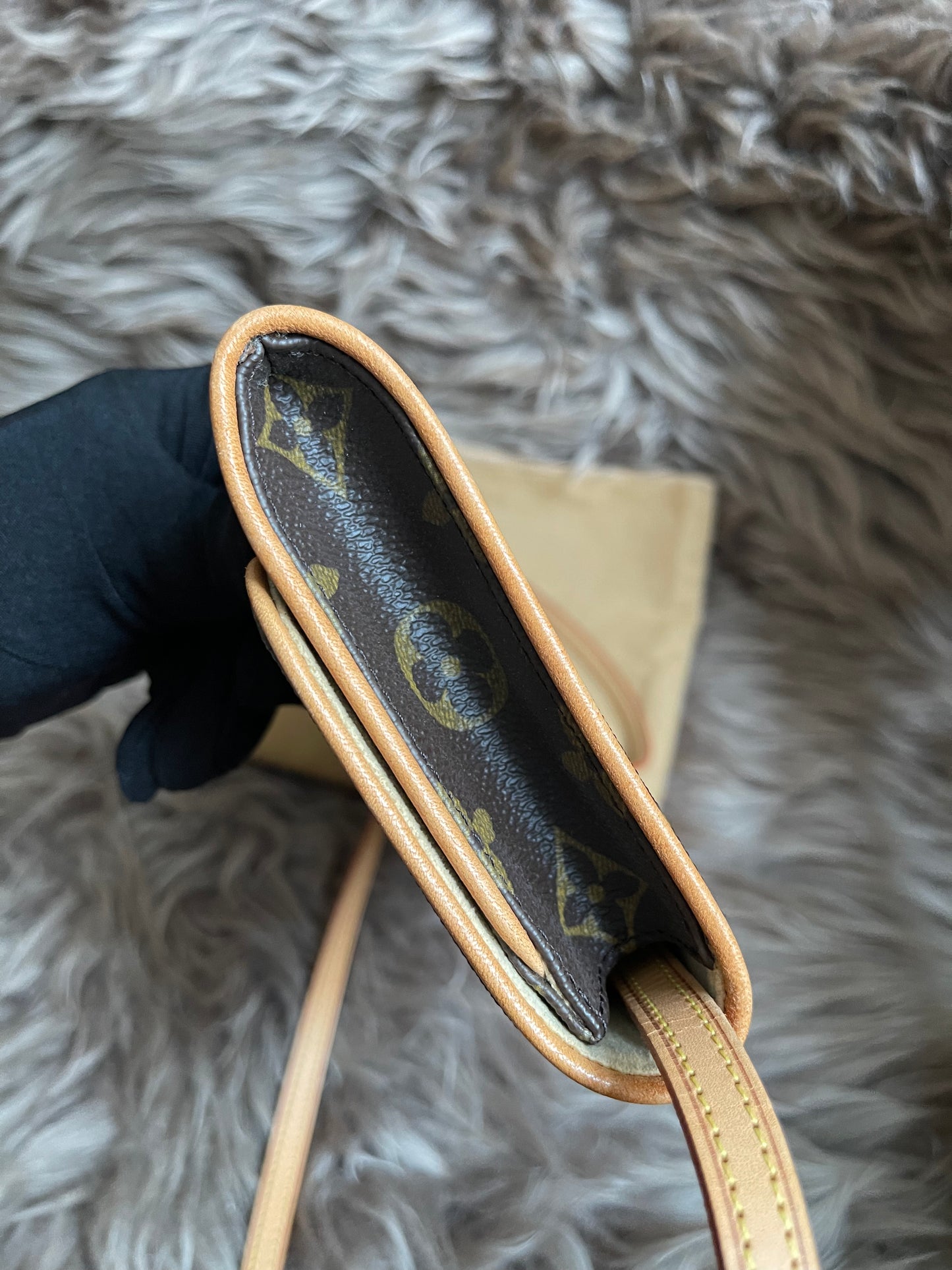 Preloved Louis Vuitton Pochette Twin GM in Monogram canvas