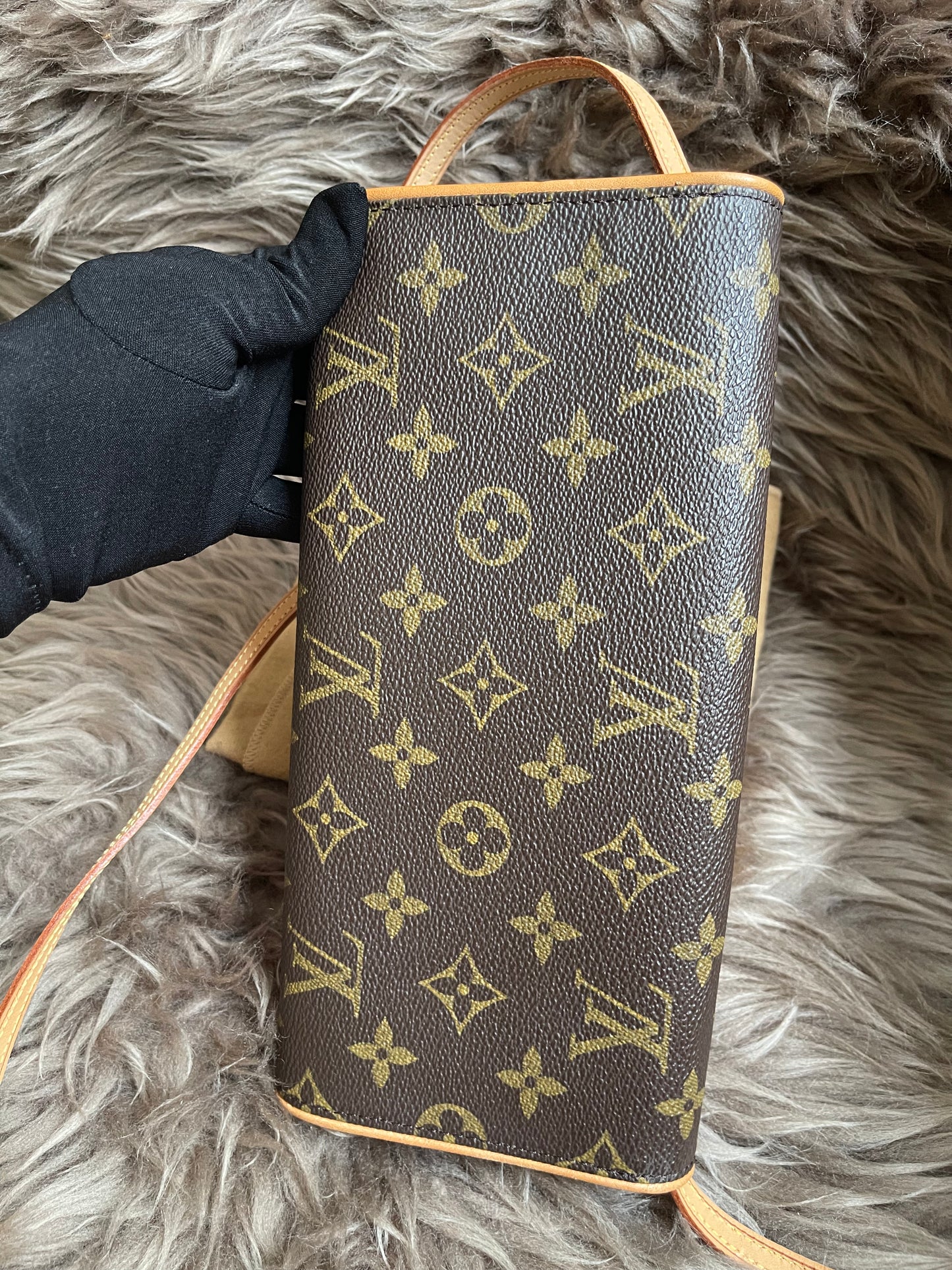 Preloved Louis Vuitton Pochette Twin GM in Monogram canvas