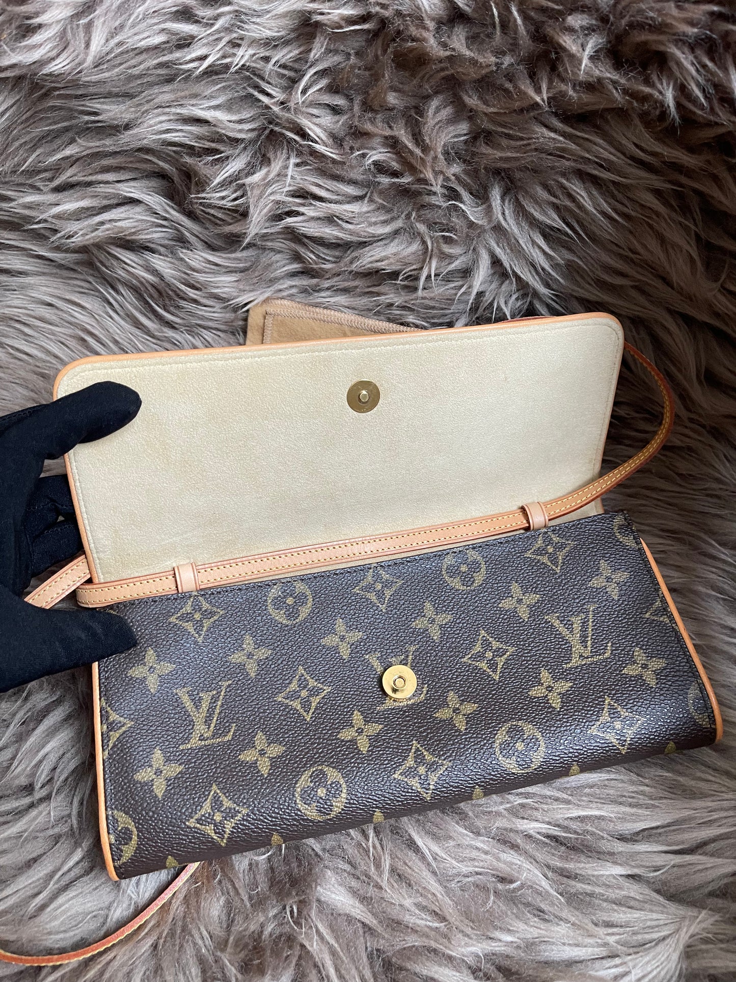 Preloved Louis Vuitton Pochette Twin GM in Monogram canvas