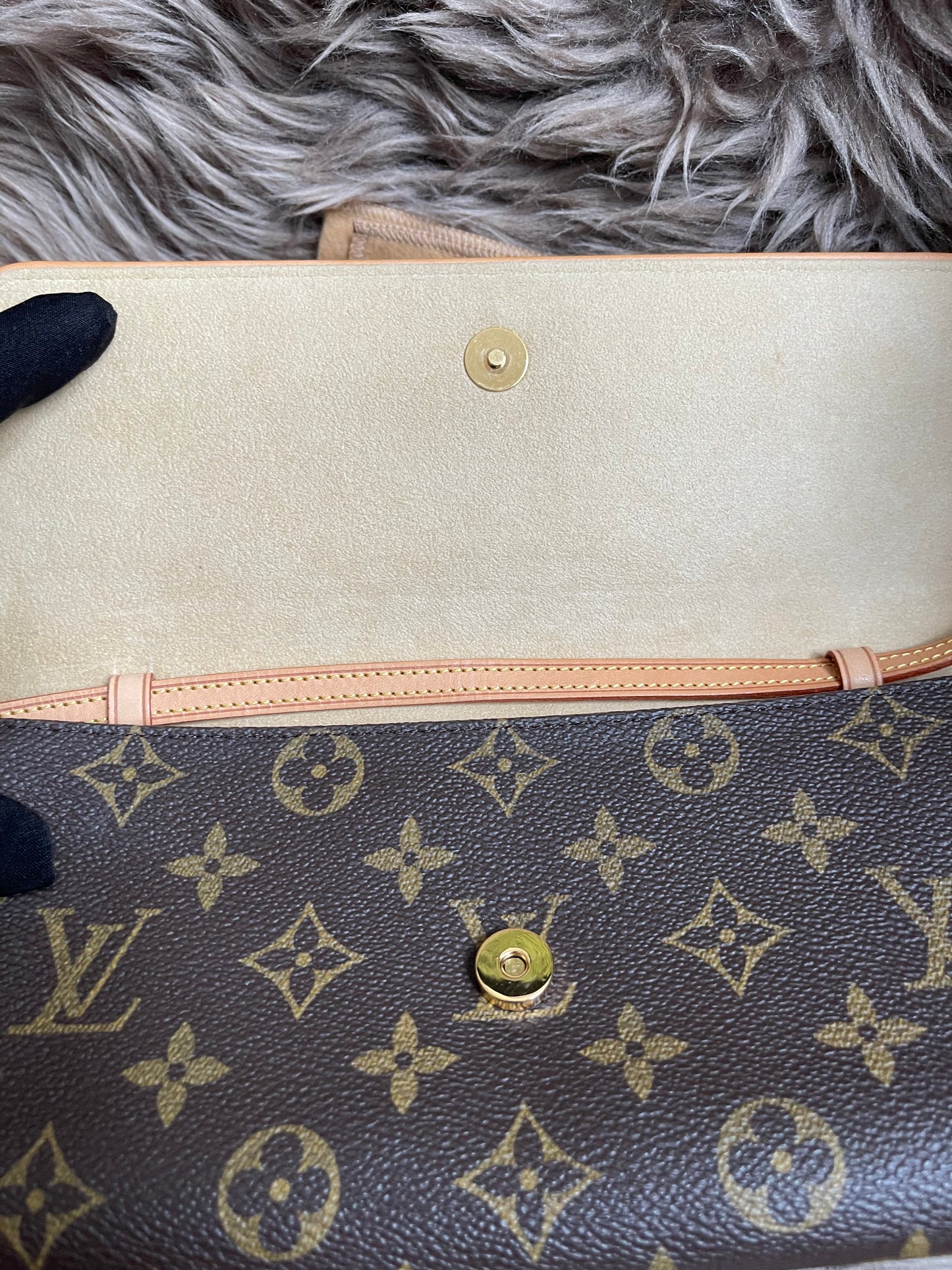 Preloved Louis Vuitton Pochette Twin GM in Monogram canvas