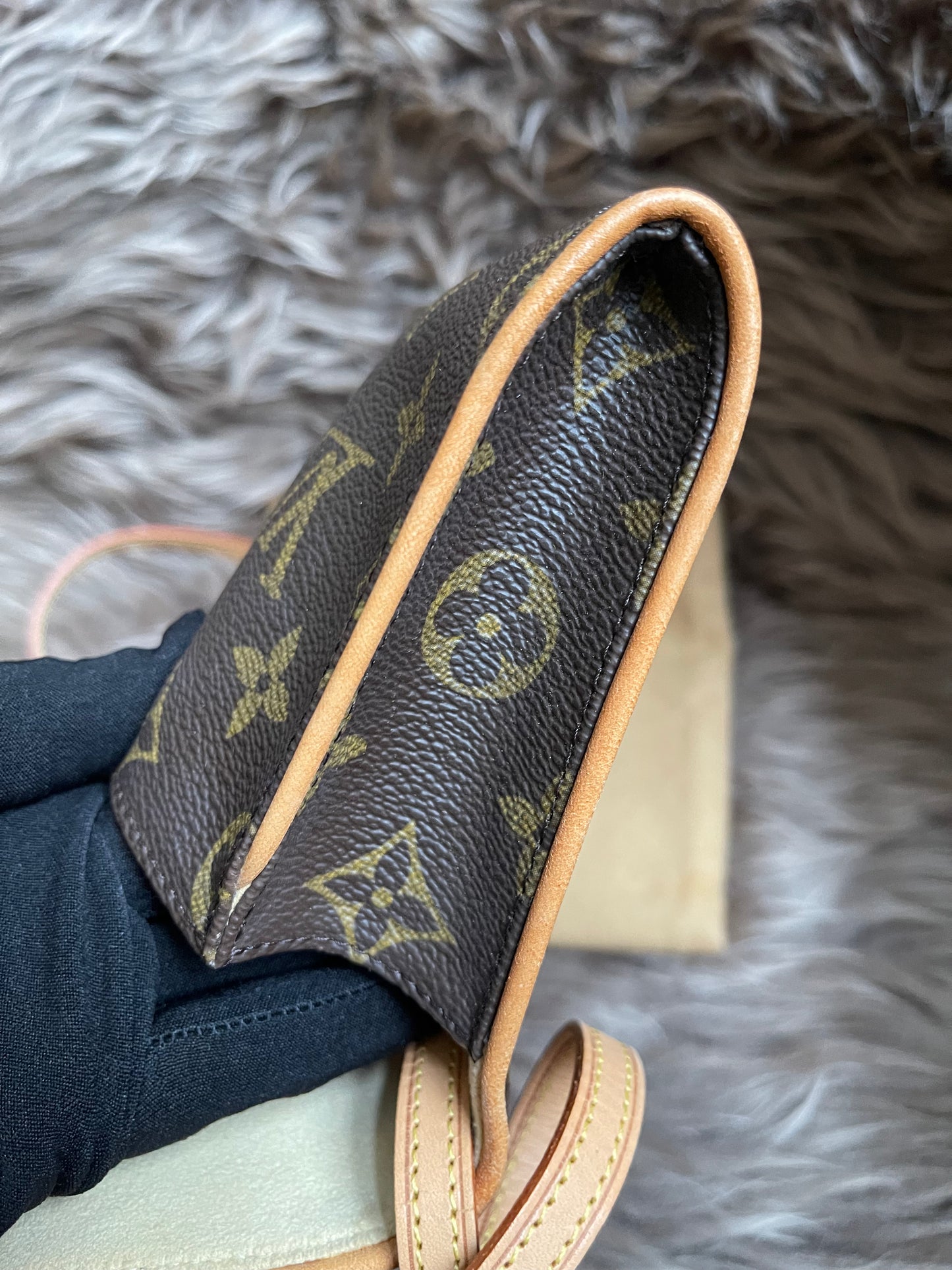 Preloved Louis Vuitton Pochette Twin GM in Monogram canvas